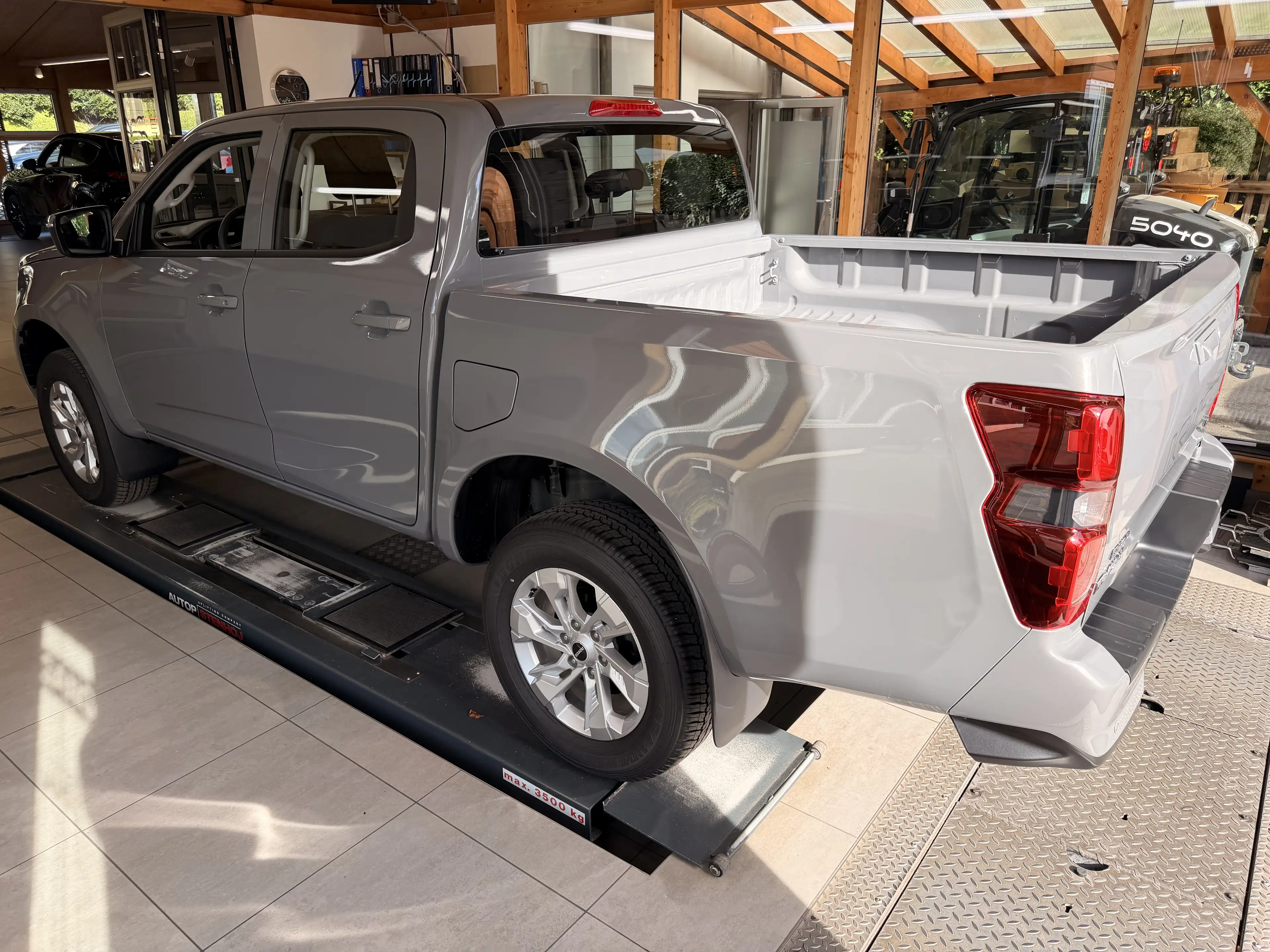 Isuzu D-Max Double Cab 4x4 LS 8AT 2026 — photo 2