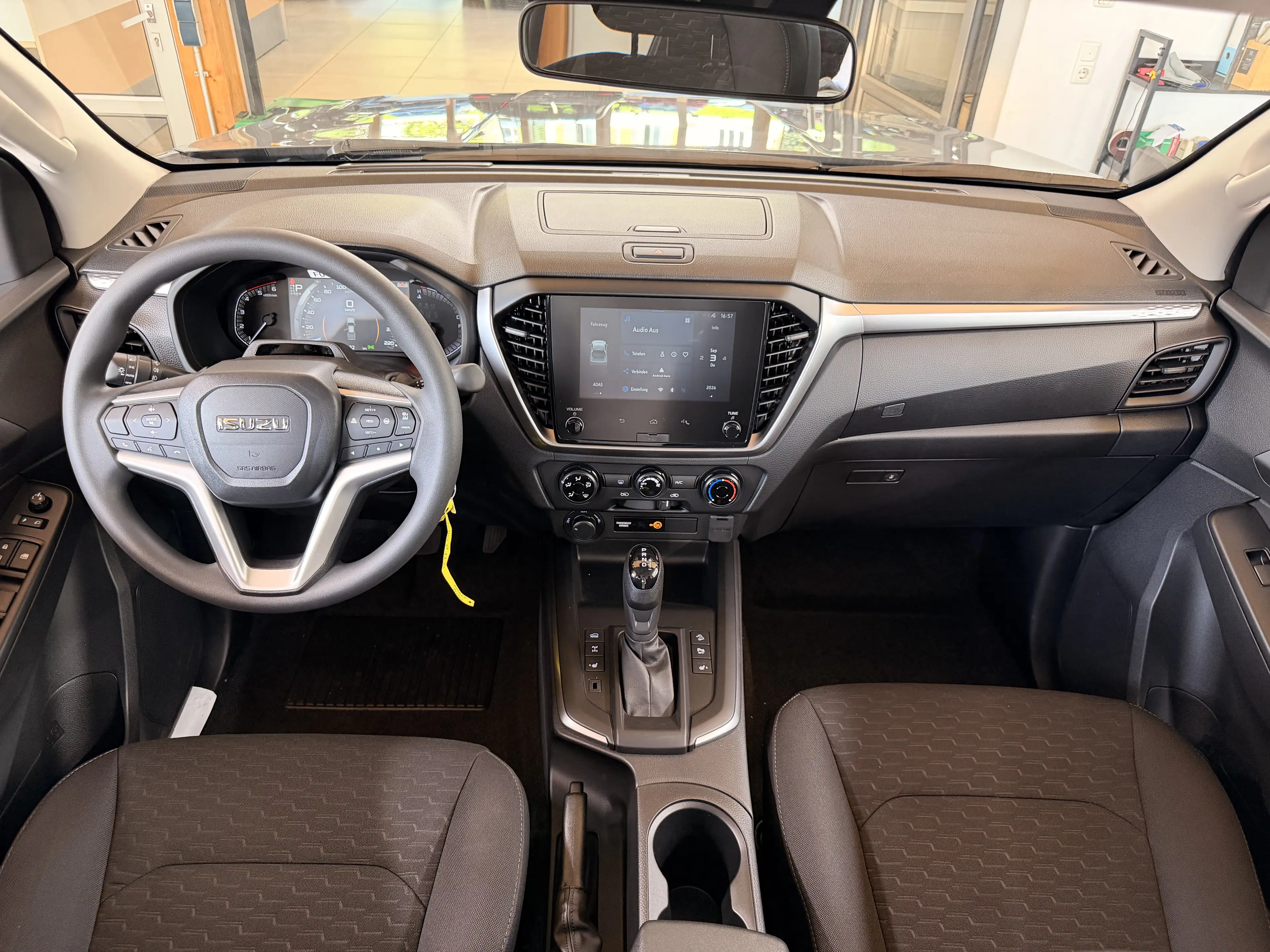 Isuzu D-Max Double Cab 4x4 LS 8AT 2026 — photo 10