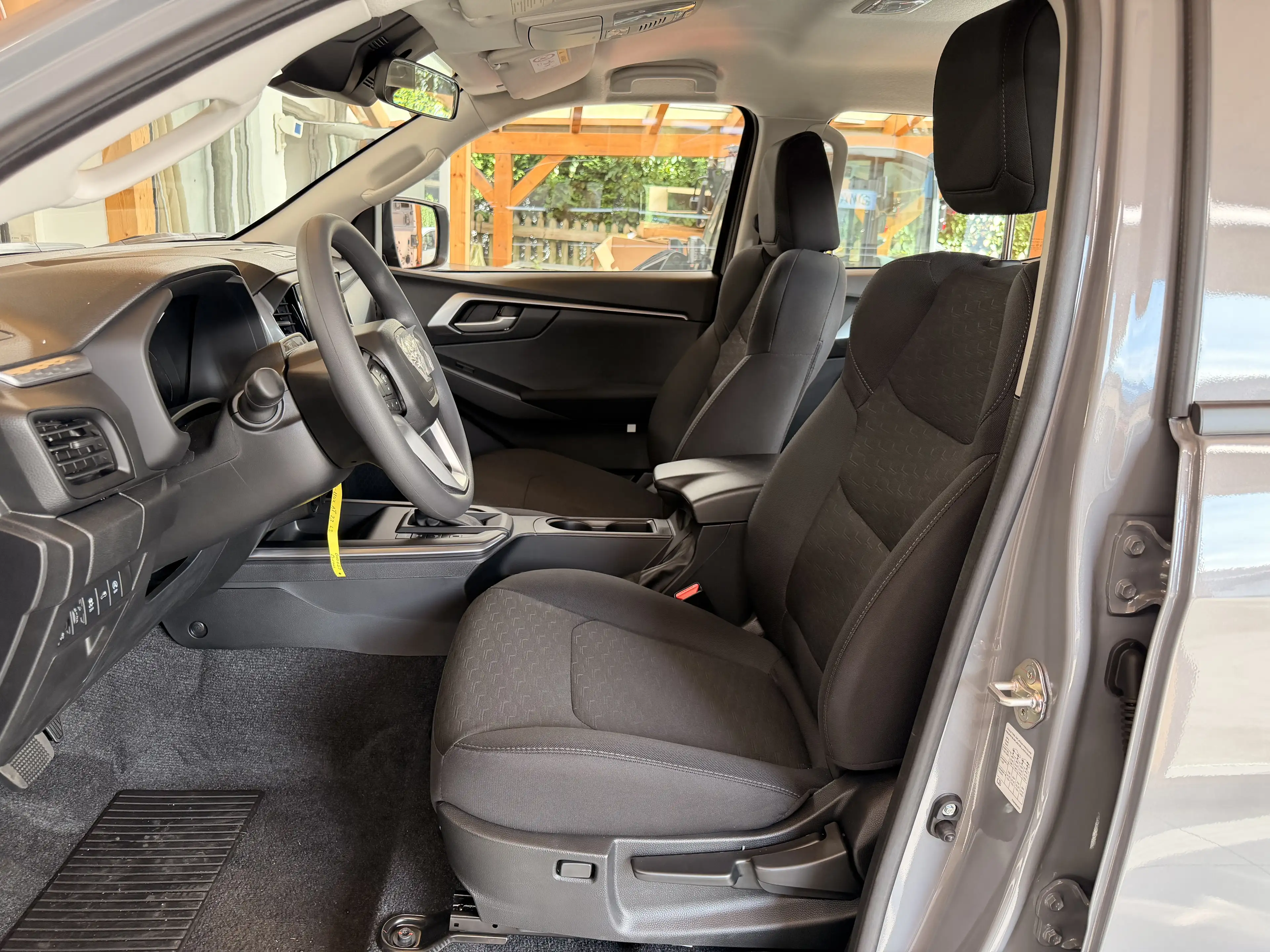 Isuzu D-Max Double Cab 4x4 LS 8AT 2026 — photo 9