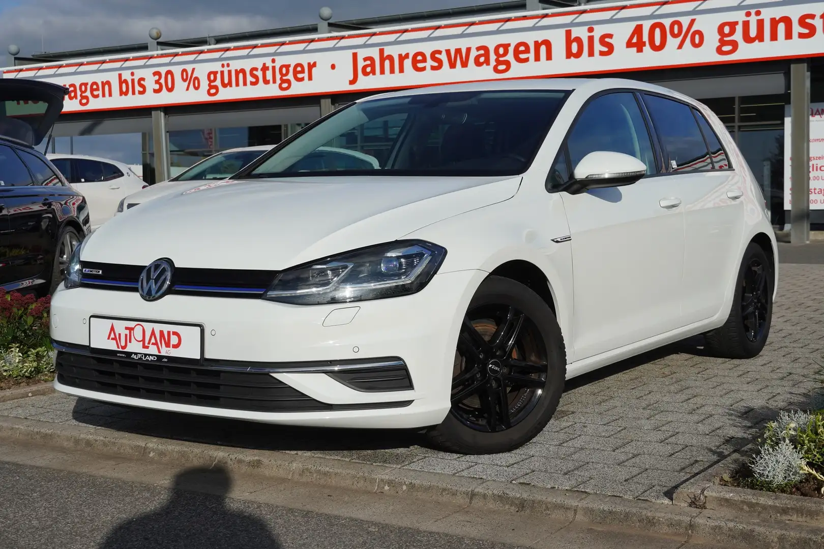 Volkswagen Golf VII 1.5 TSI LED Klimaaut. Navi Kamera ACC Weiß - 2