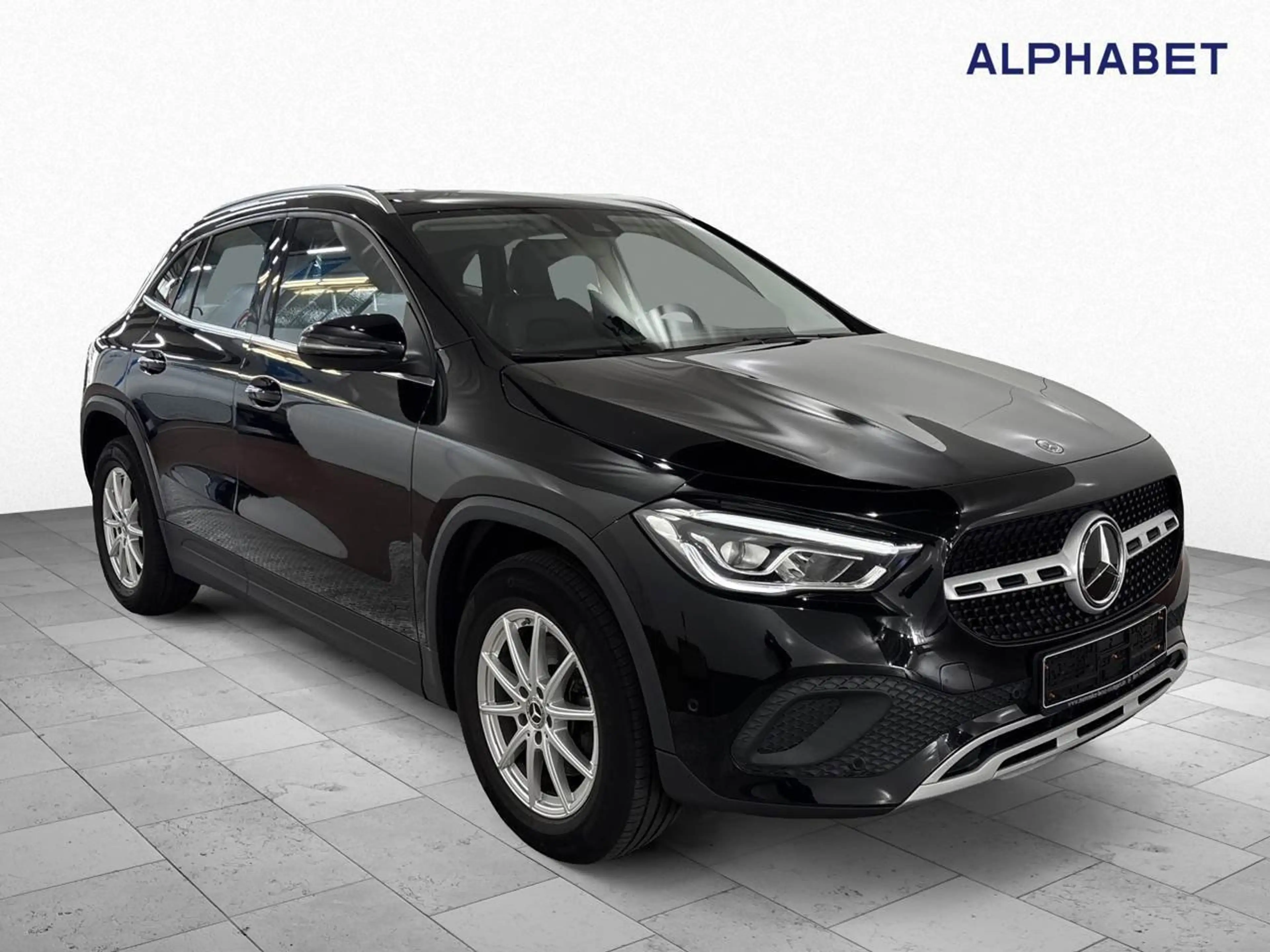 Mercedes-Benz GLA 180 d AHK Key LED Lane Navi RKam AUT Klima — photo 7