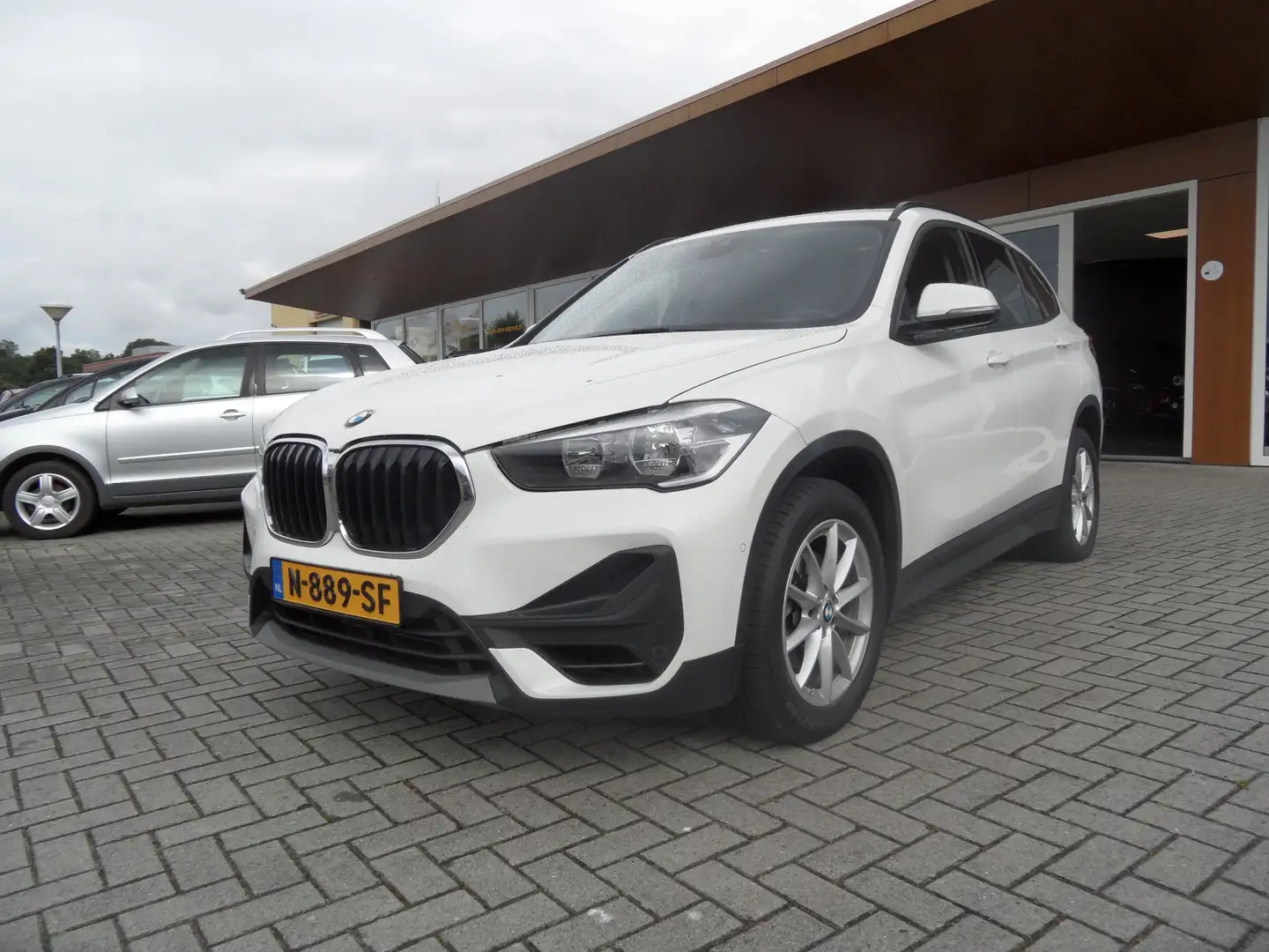 BMW X1 sDrive18i Executive Automaat Wit - 1