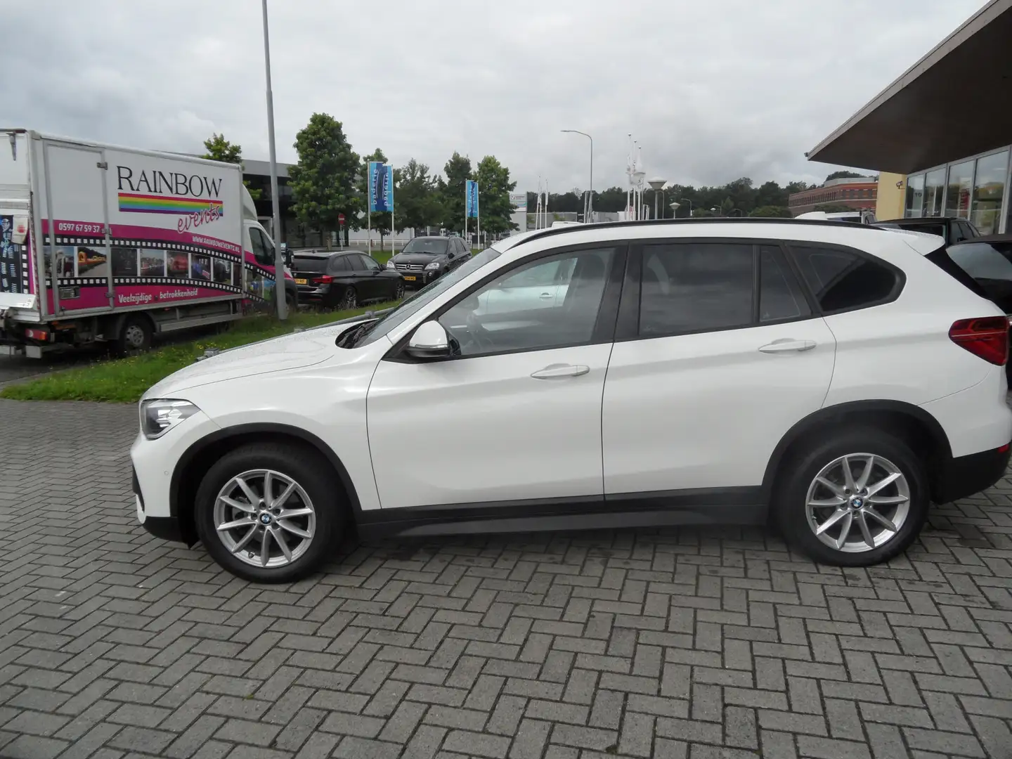 BMW X1 sDrive18i Executive Automaat Wit - 2