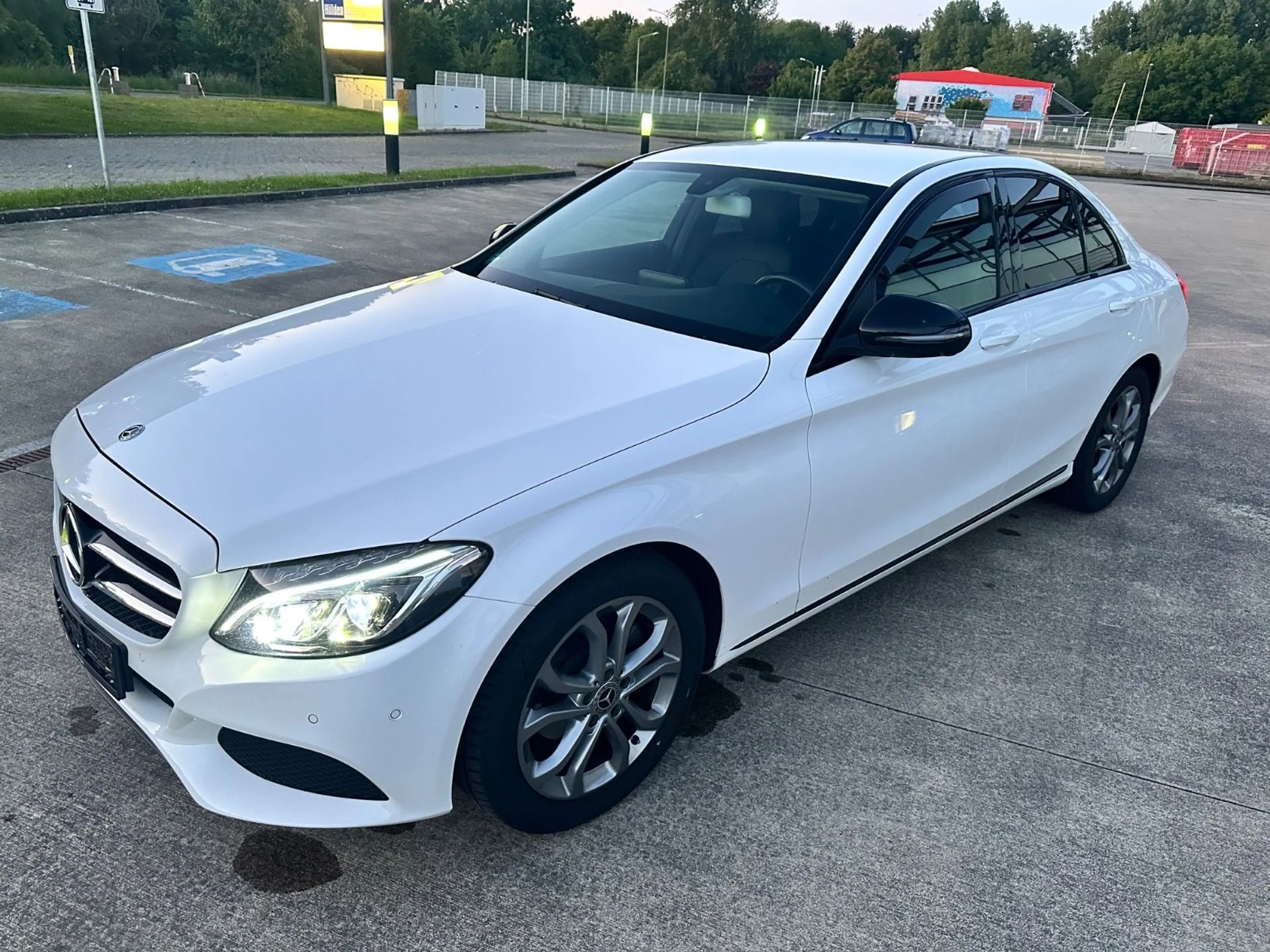 Mercedes-Benz C 180 Lim.KLİMA*LEDER*NAVİ*9G Tronic*LED* F1 — photo 2