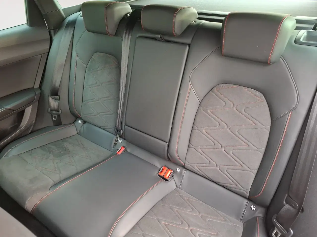 SEAT Leon Sportstourer FR AHK RFK Beats ACC CarPlay 8