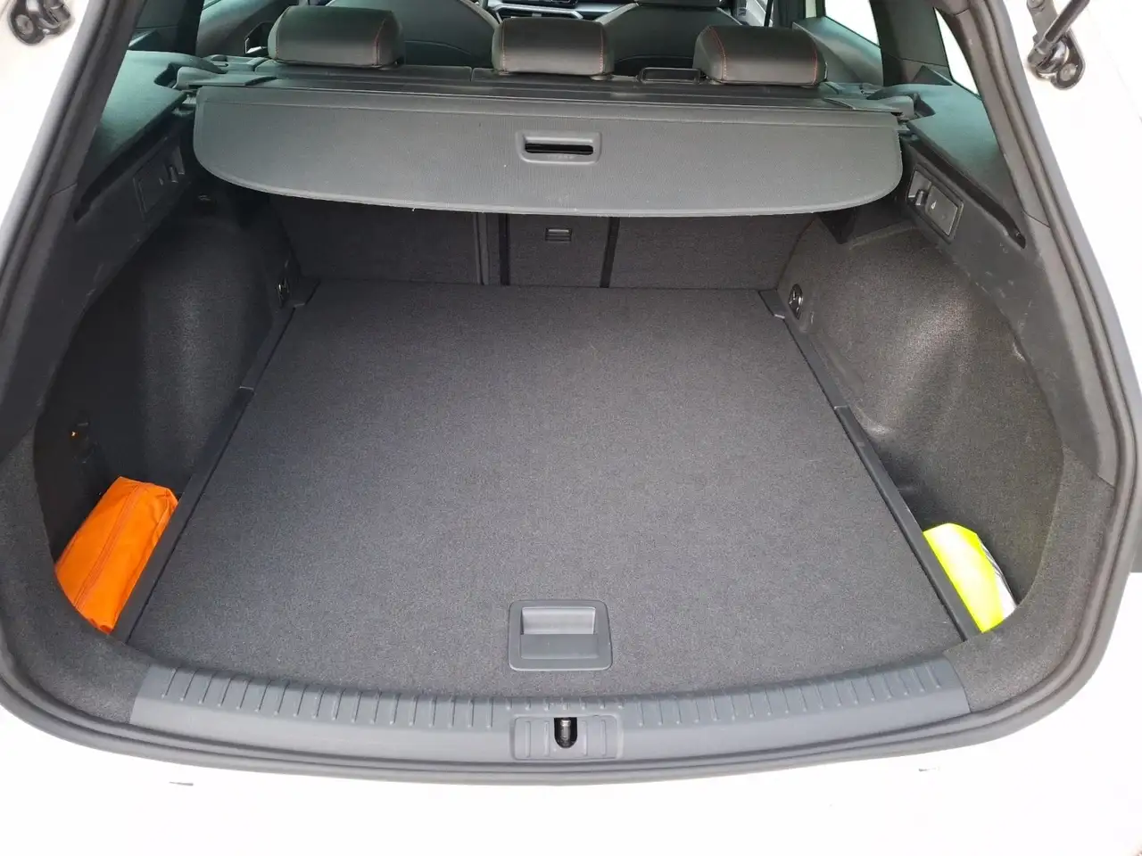 SEAT Leon Sportstourer FR AHK RFK Beats ACC CarPlay 15