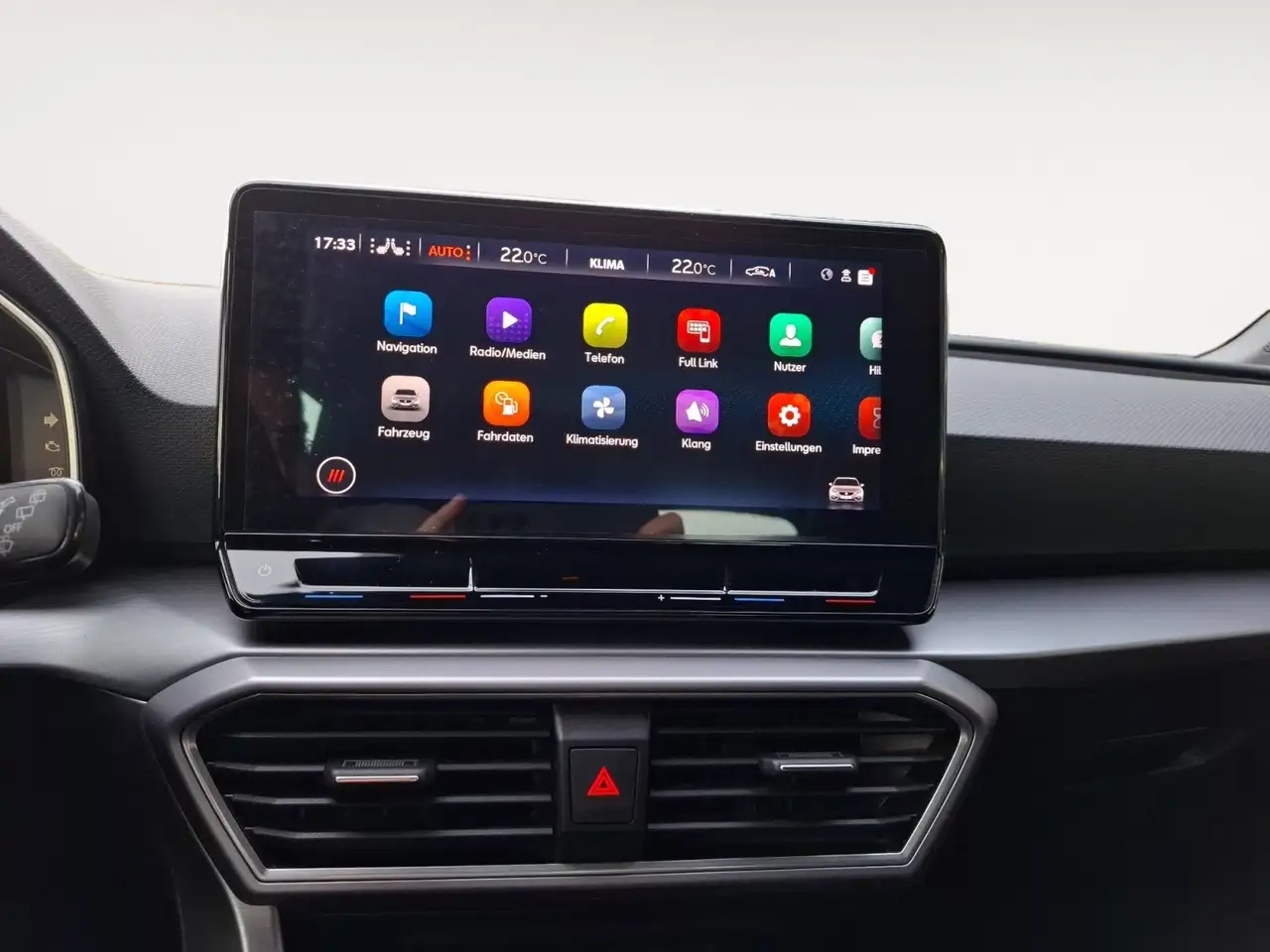 SEAT Leon Sportstourer FR AHK RFK Beats ACC CarPlay 13