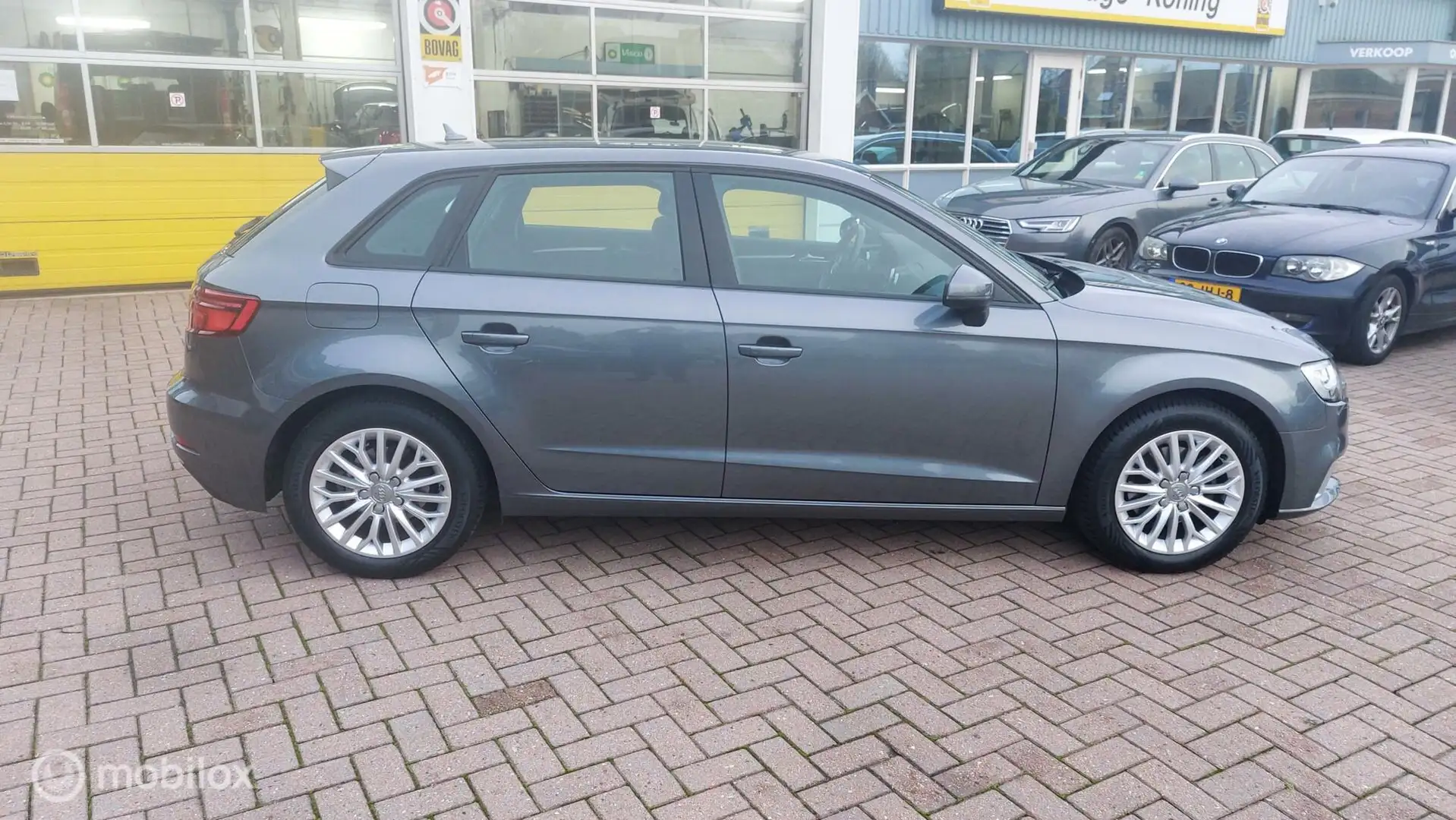 Audi A3 Sportback 1.0 TFSI Pro Line Gris - 2
