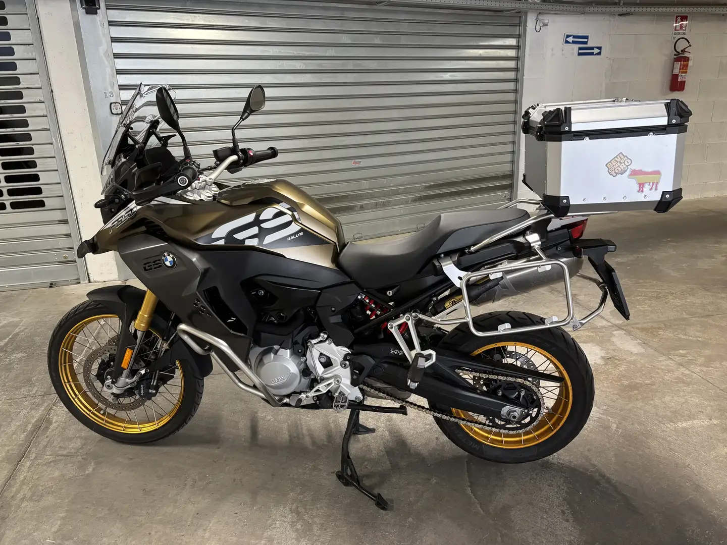 BMW F 850 GS Adventure 0K01 N3U Kalamata Metallic Matt Rallye Arany - 2