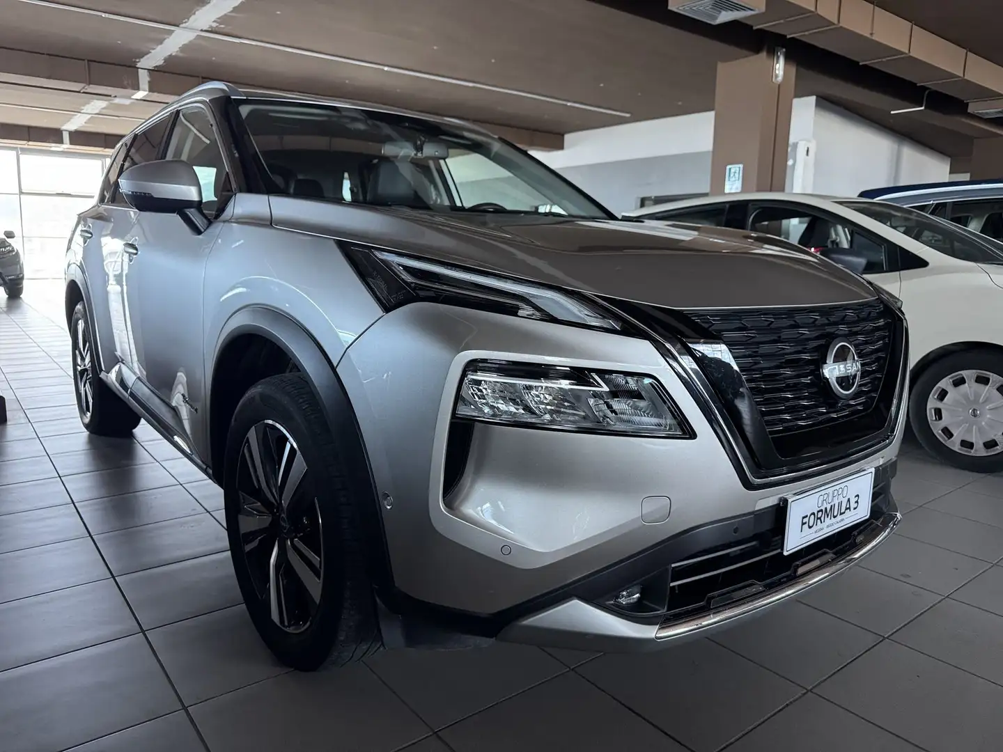 Nissan X-Trail X-Trail e-Power e-4orce 4WD 5 posti Tekna Grigio - 2