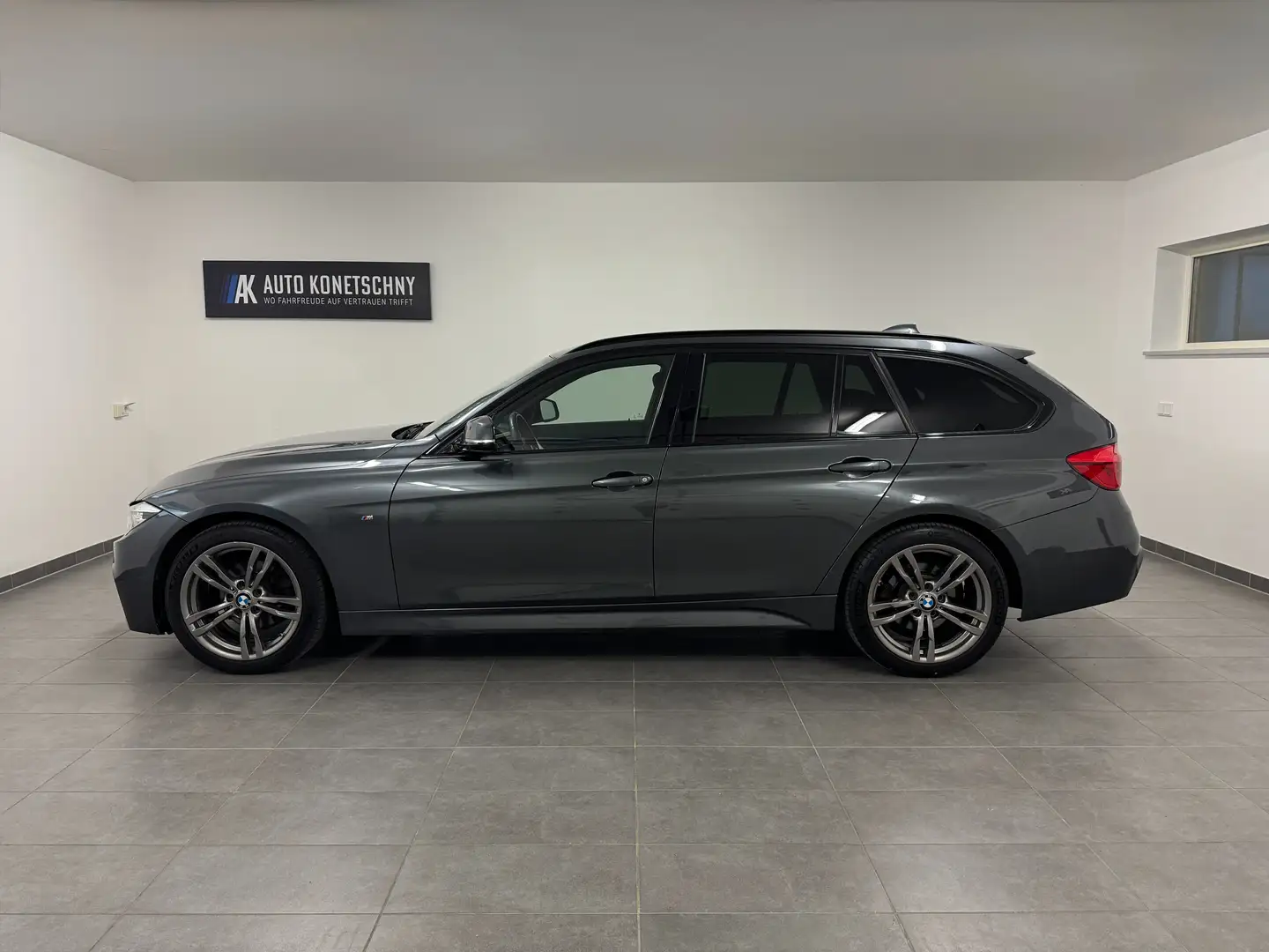 BMW 318 318d xDrive Touring Grau - 1