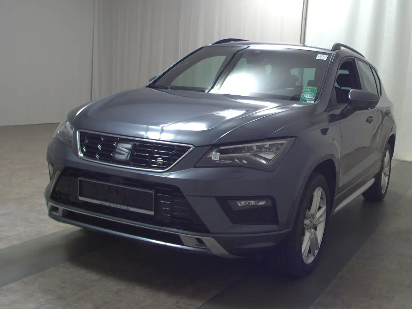 SEAT Ateca 2.0 TDI FR-Line Navi LED vc Beats 360° Grau - 2