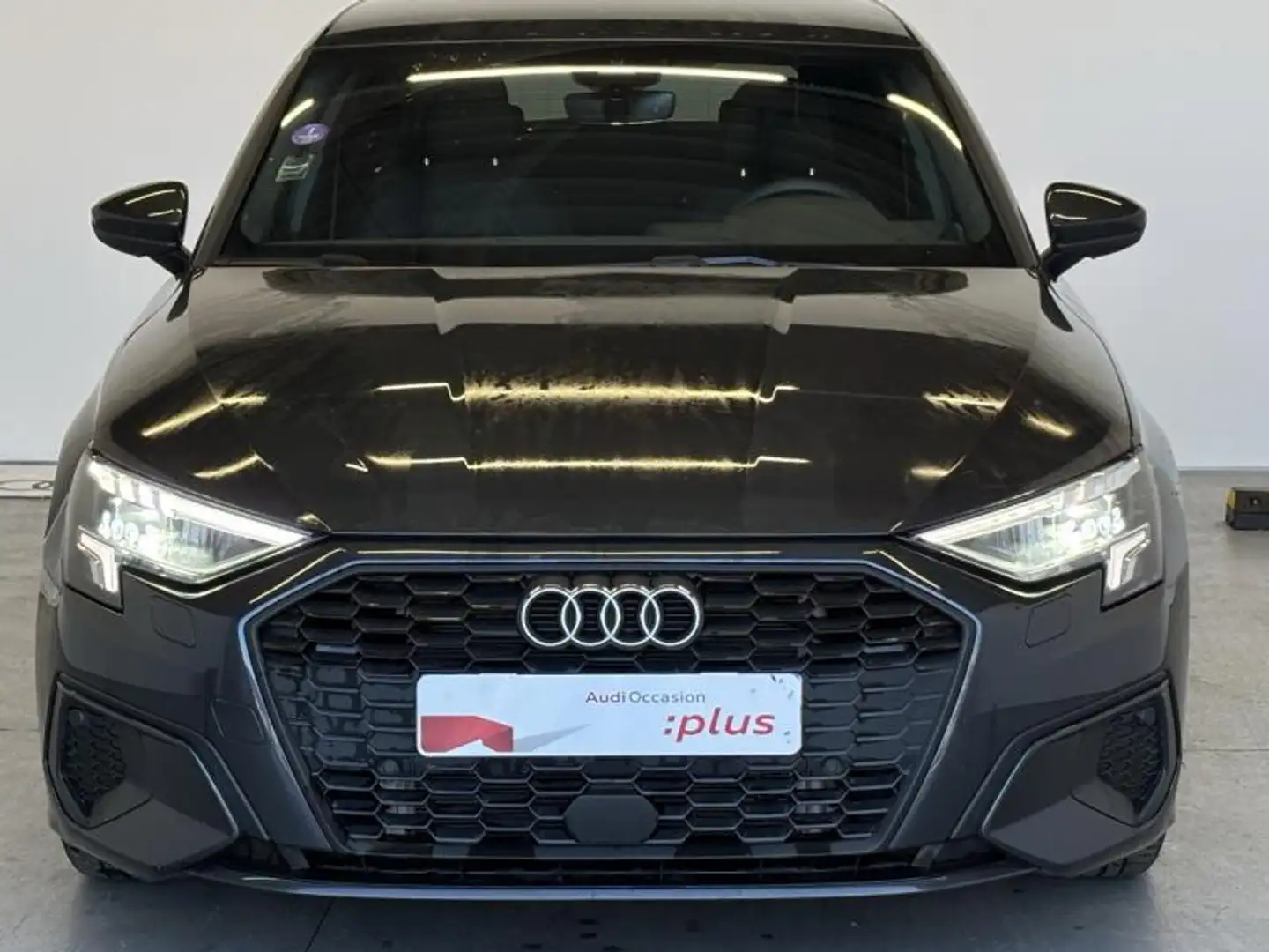 Audi A3 40 TFSI e 204ch Business Executive S tronic 6 Grijs - 2