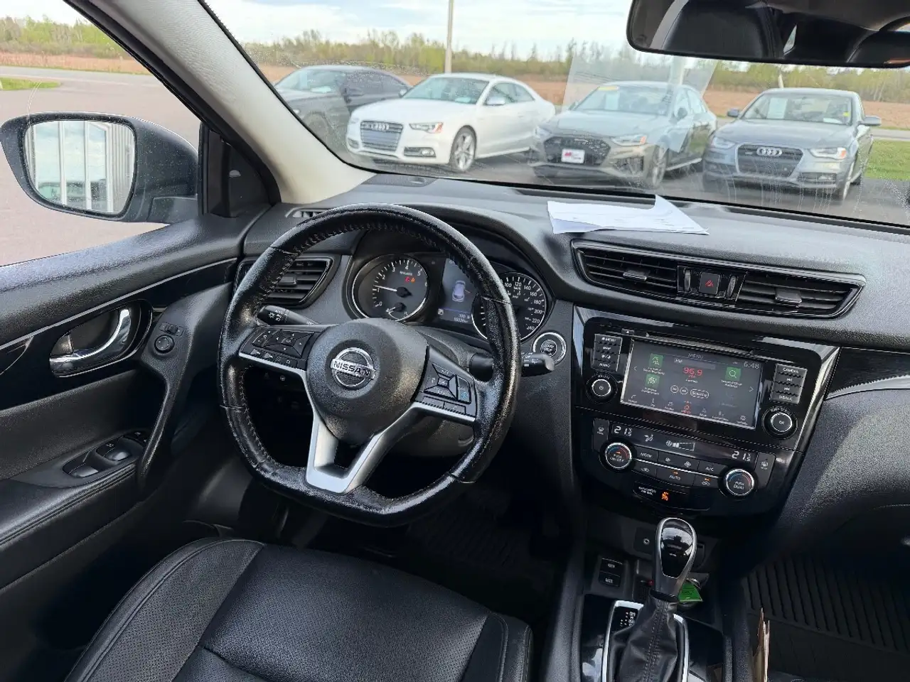 Nissan Qashqai снимка Nissan Qashqai