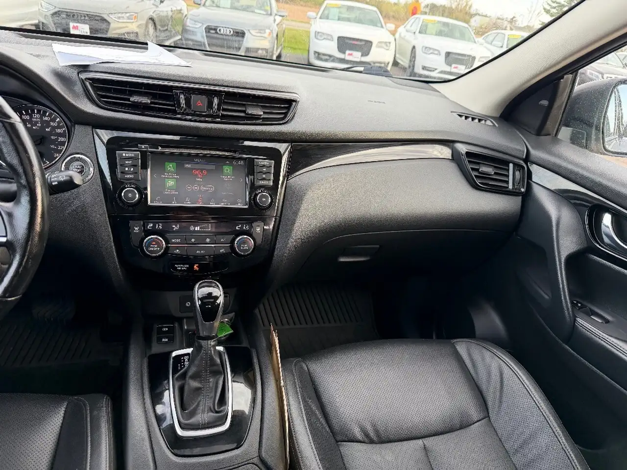 Nissan Qashqai снимка Nissan Qashqai
