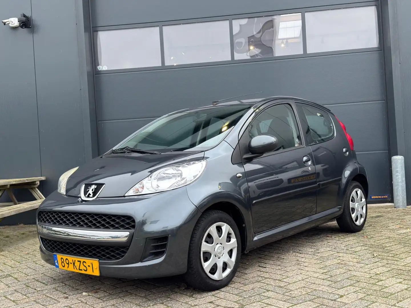 Peugeot 107 1.0-12V XS Grijs - 2