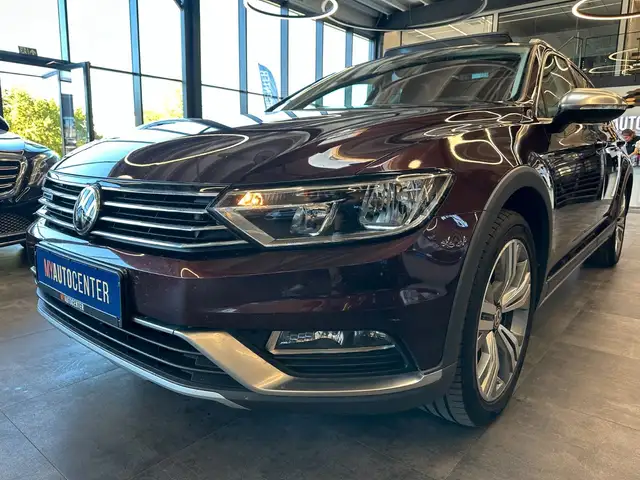 Volkswagen Passat view 4
