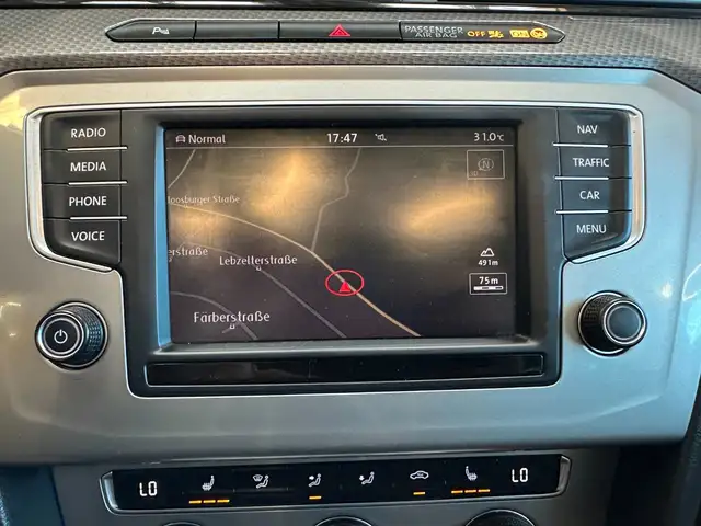 Volkswagen Passat view 14