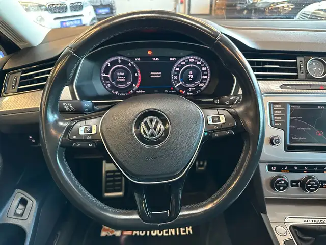 Volkswagen Passat view 8