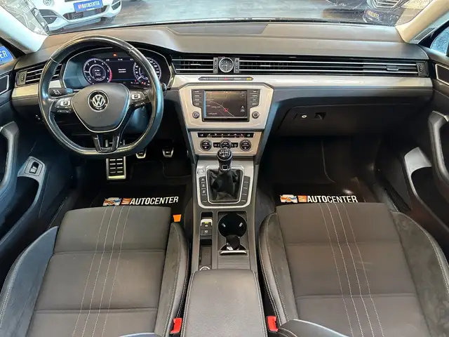 Volkswagen Passat view 7
