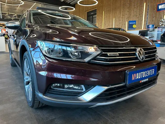 Volkswagen Passat view 3