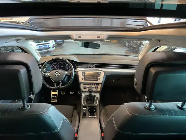 Volkswagen Passat view 6