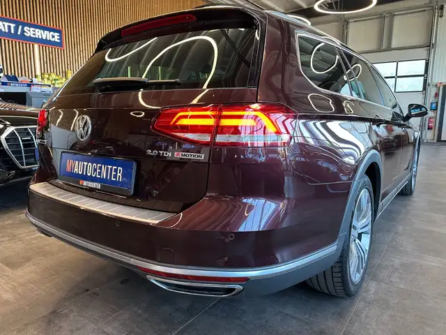 Volkswagen Passat view 2