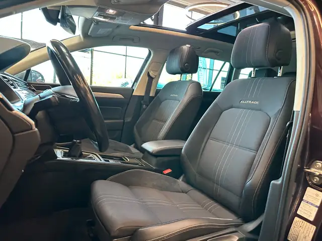 Volkswagen Passat view 9