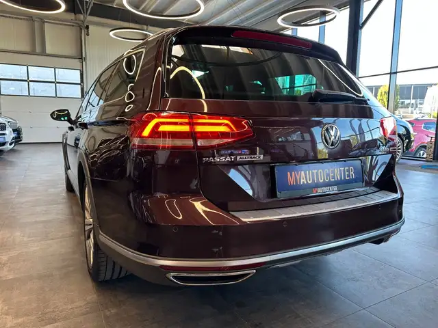 Volkswagen Passat view 5