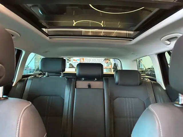 Volkswagen Passat view 12