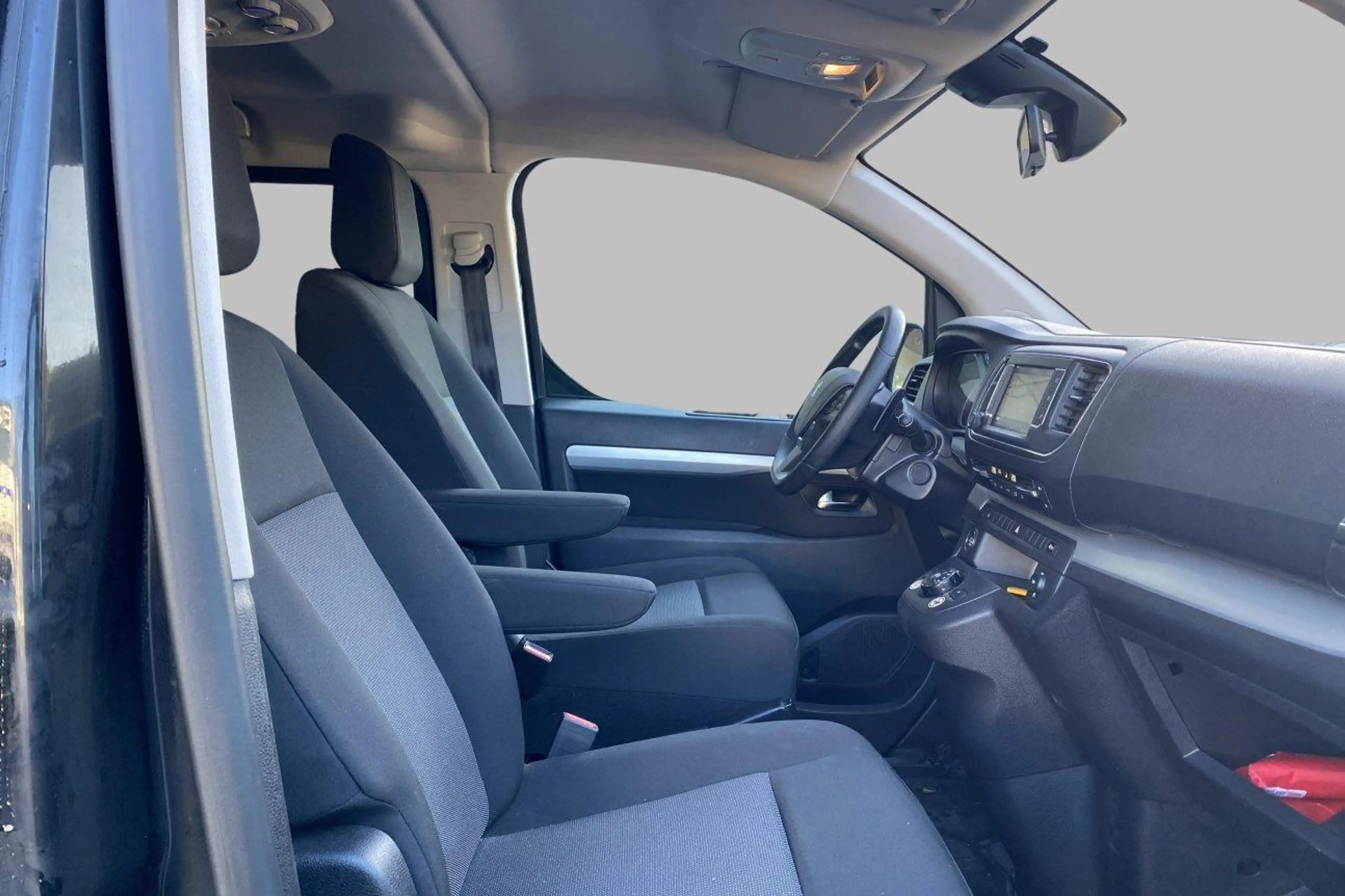 Peugeot Traveller LONG Business Auto 8pl. — photo 8