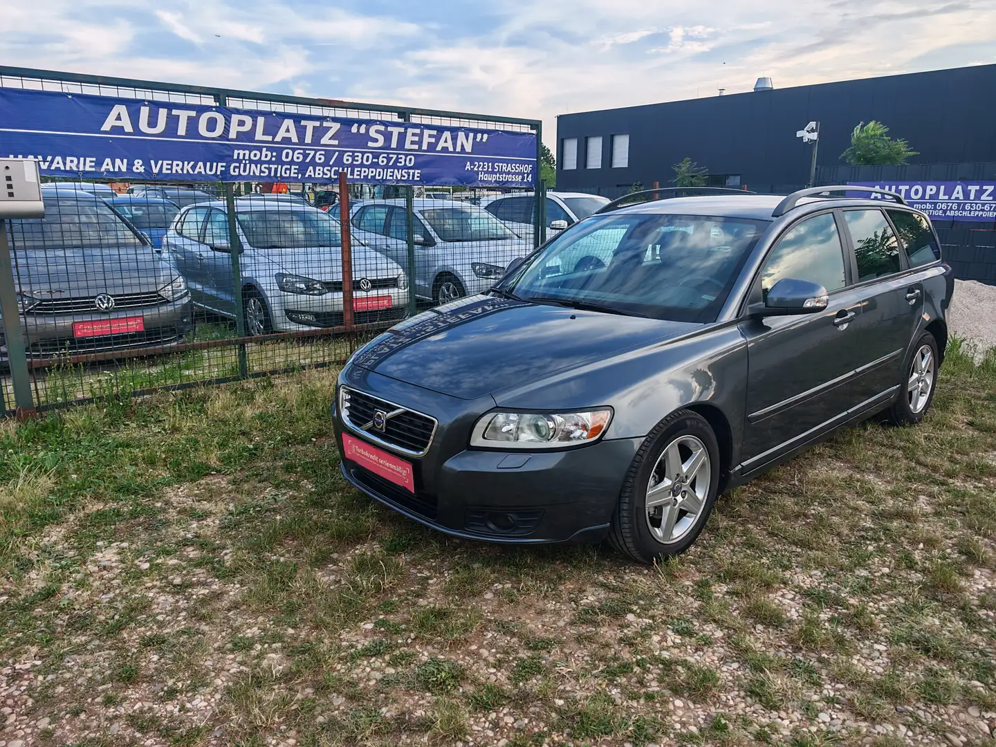 Volvo V50 1.6 D Drive Momentum Grau - 2