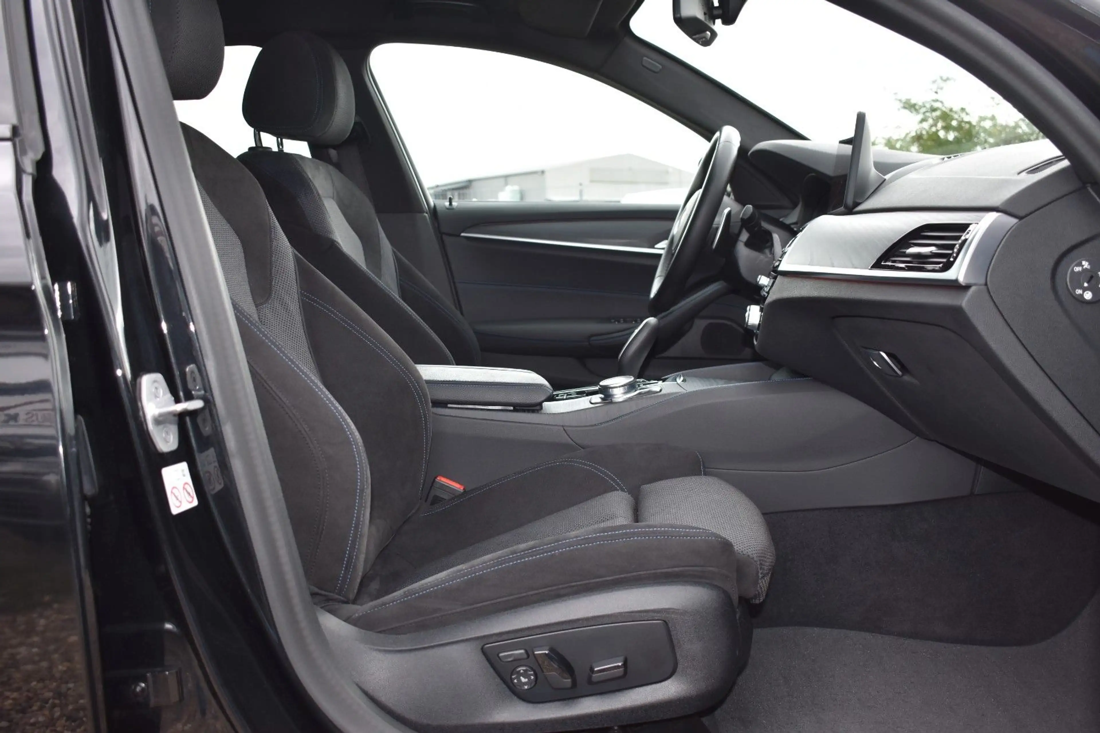 BMW 530 d Touring xDrive MSport LASER/HUD/KEYLESS/AHK — photo 11