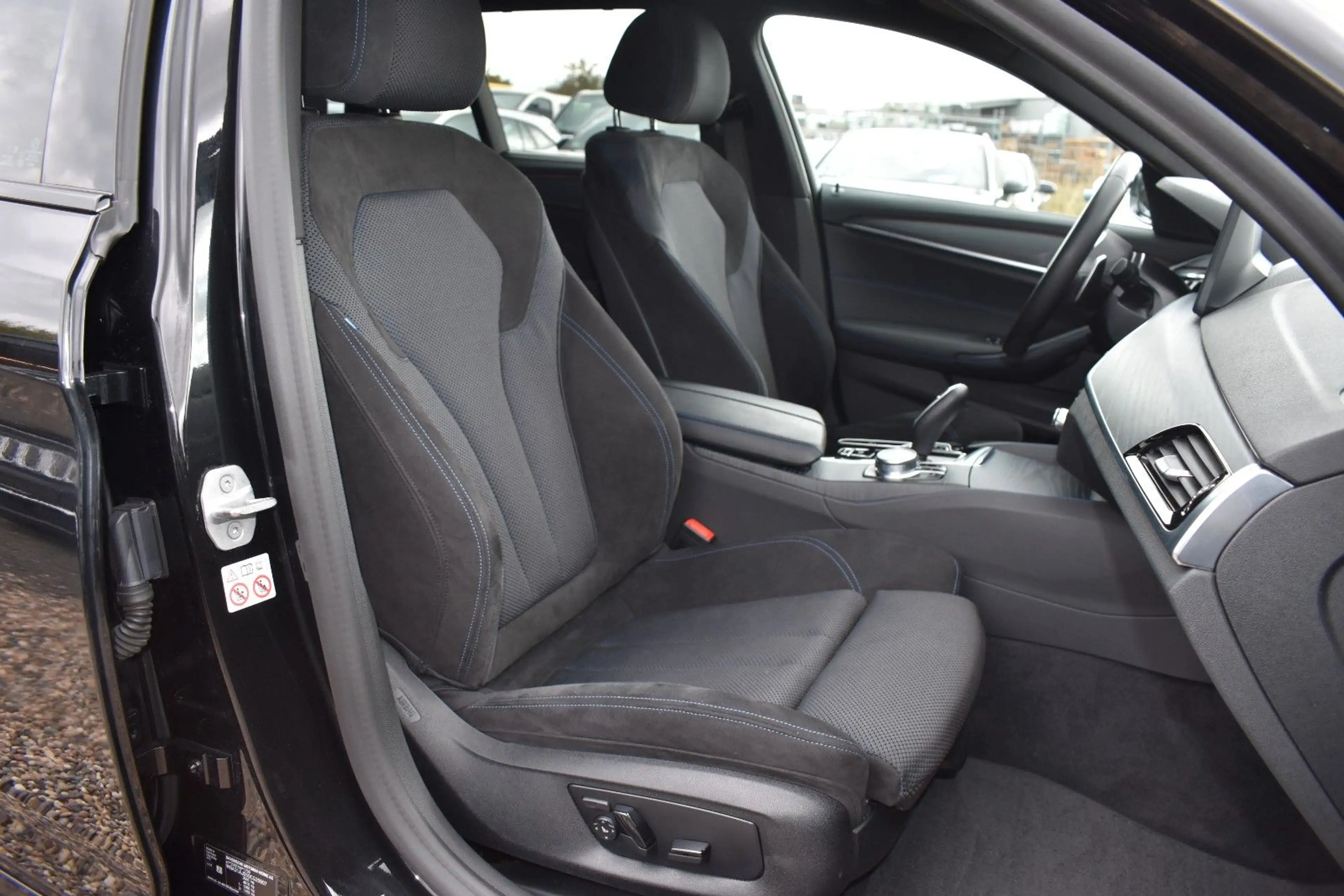 BMW 530 d Touring xDrive MSport LASER/HUD/KEYLESS/AHK — photo 12
