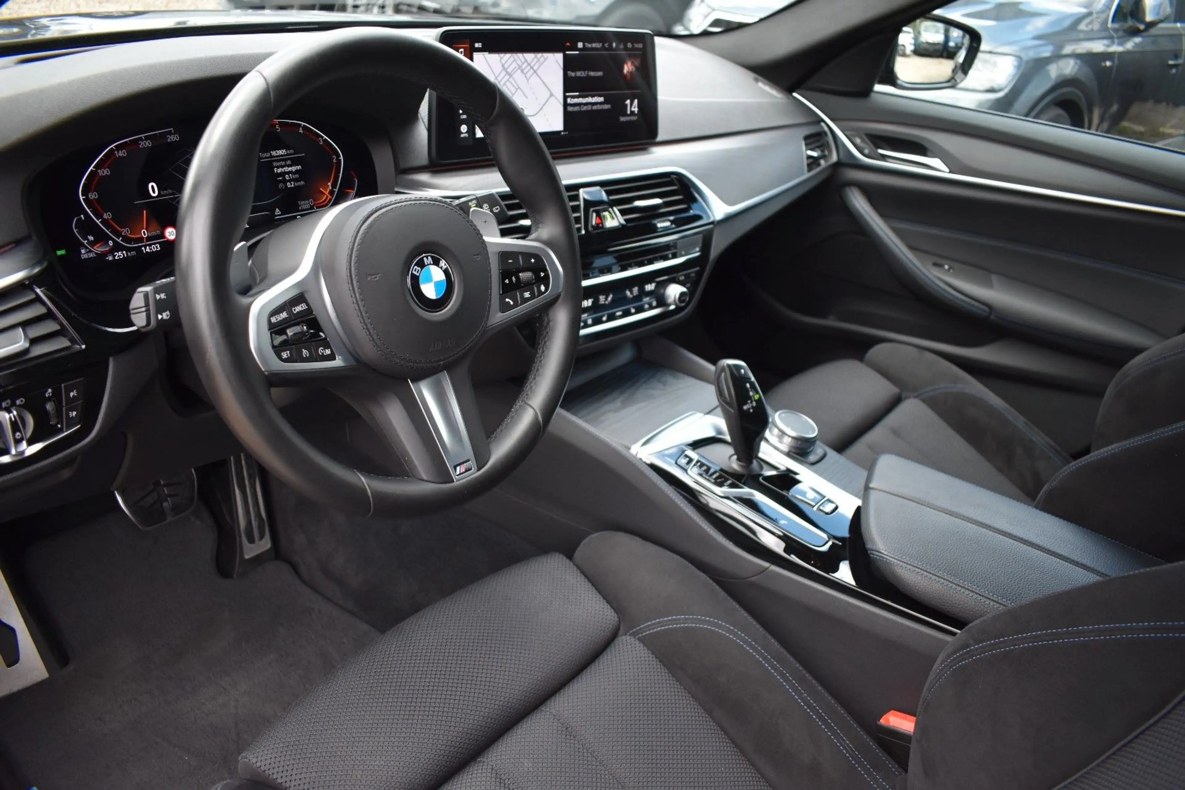 BMW 530 d Touring xDrive MSport LASER/HUD/KEYLESS/AHK — photo 8