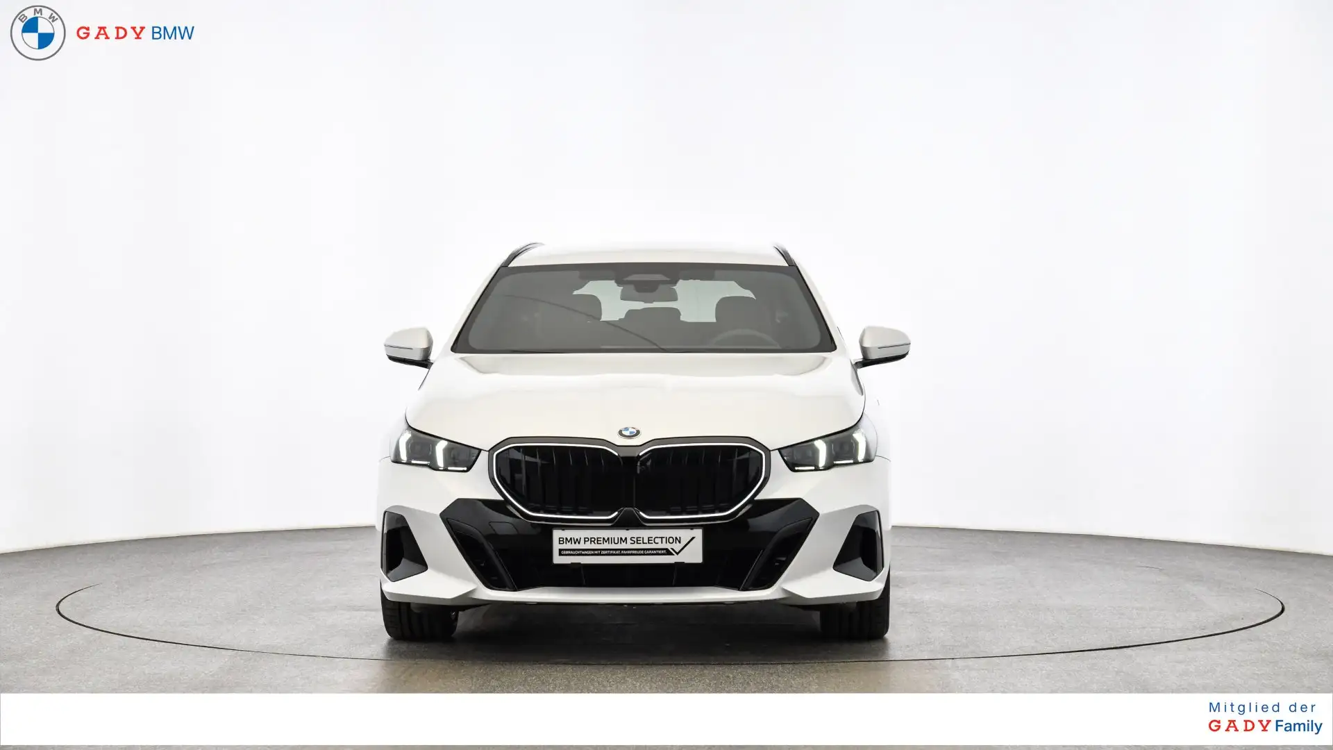 BMW 5 Series 540d 2025 흰색 사진 2