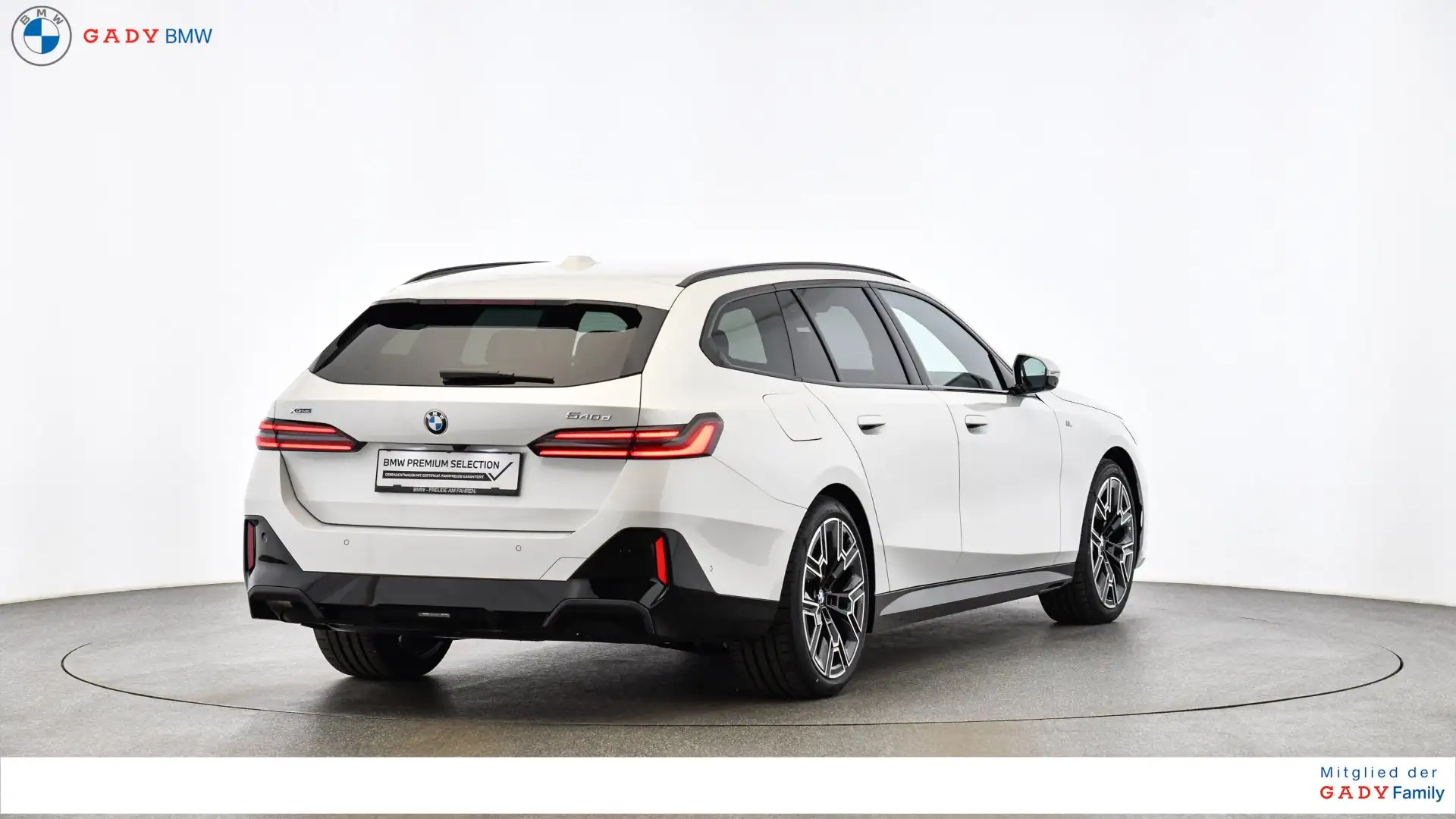 BMW 5 Series 540d 2025 흰색 사진 4