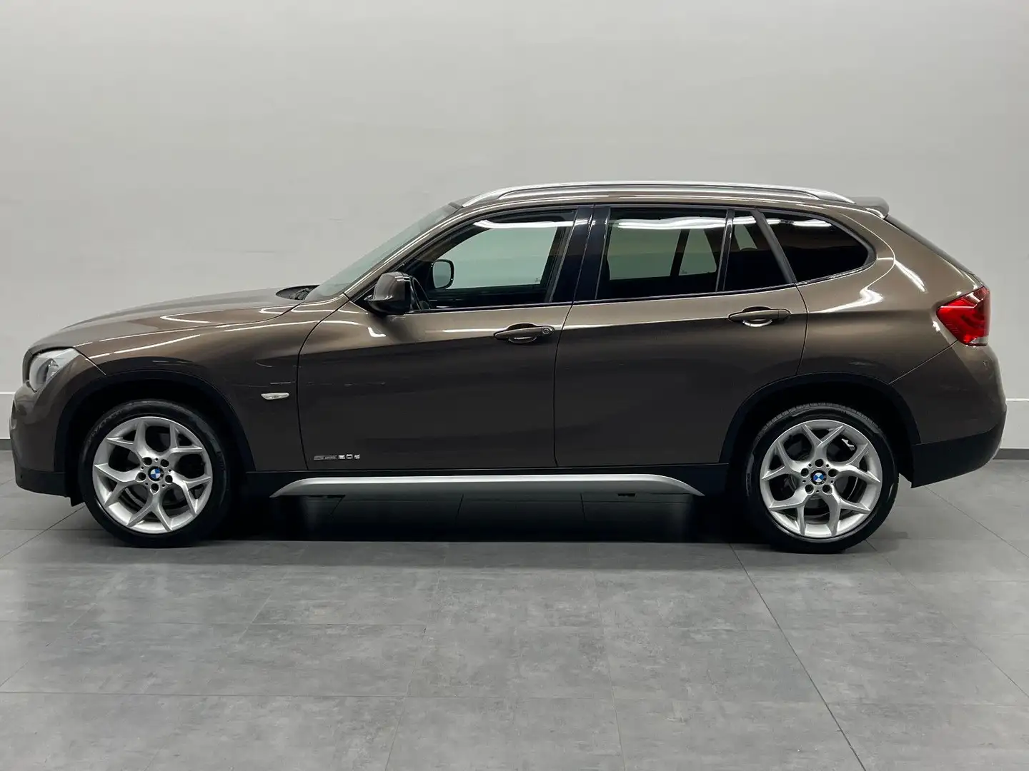 BMW X1 20d sDrive*AHK*Klimaaut.*Sitzhzg.*PDC*Alu18" Braun - 2