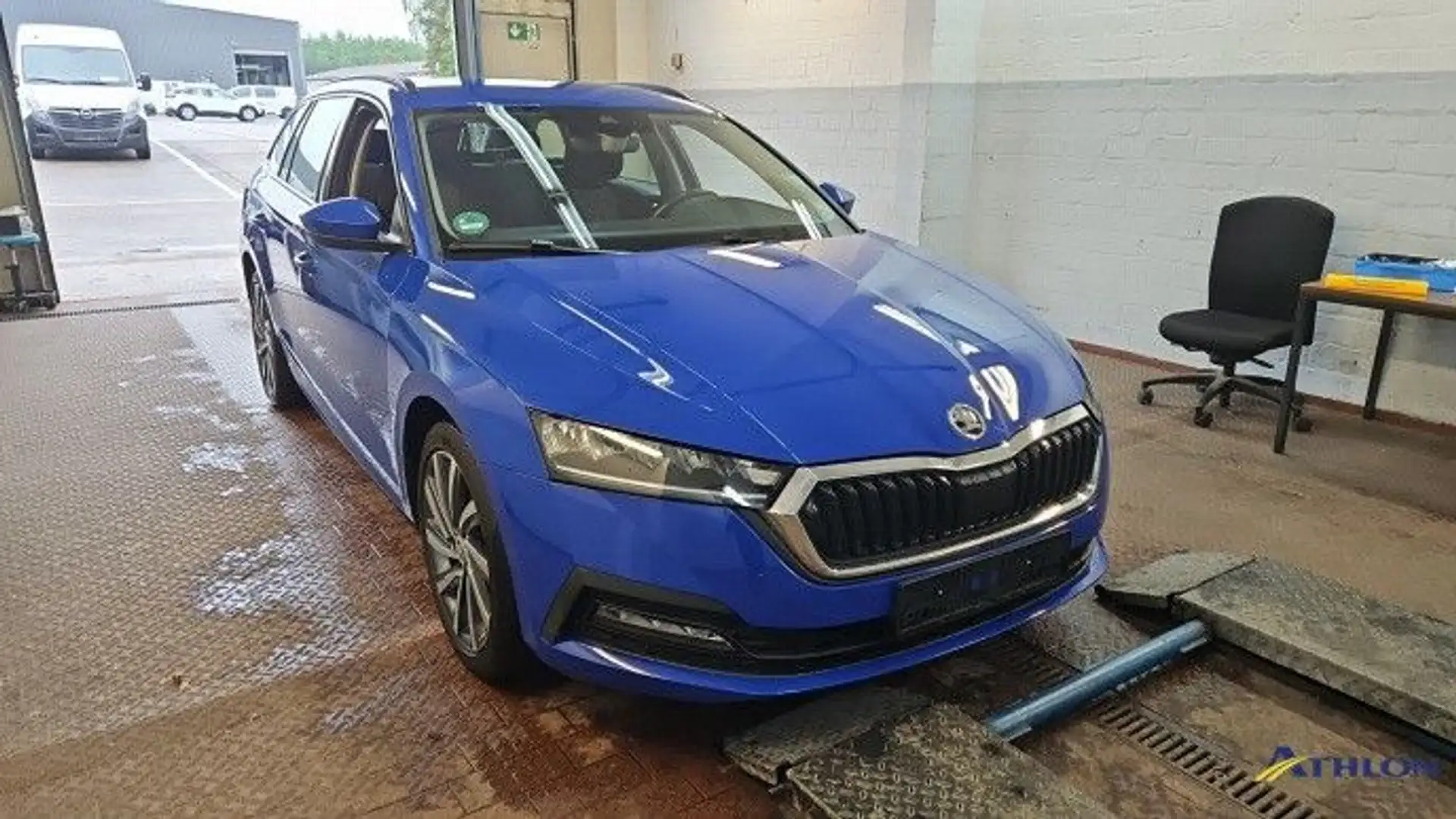 Skoda Octavia Combi Ambition iV Blau - 2