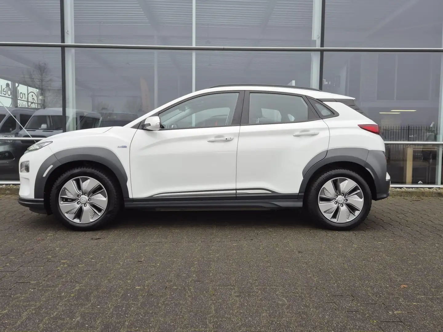 Hyundai KONA EV Comfort 64 kWh Trekhaak,3 Fase SOH 95.4% Warmte Weiß - 2