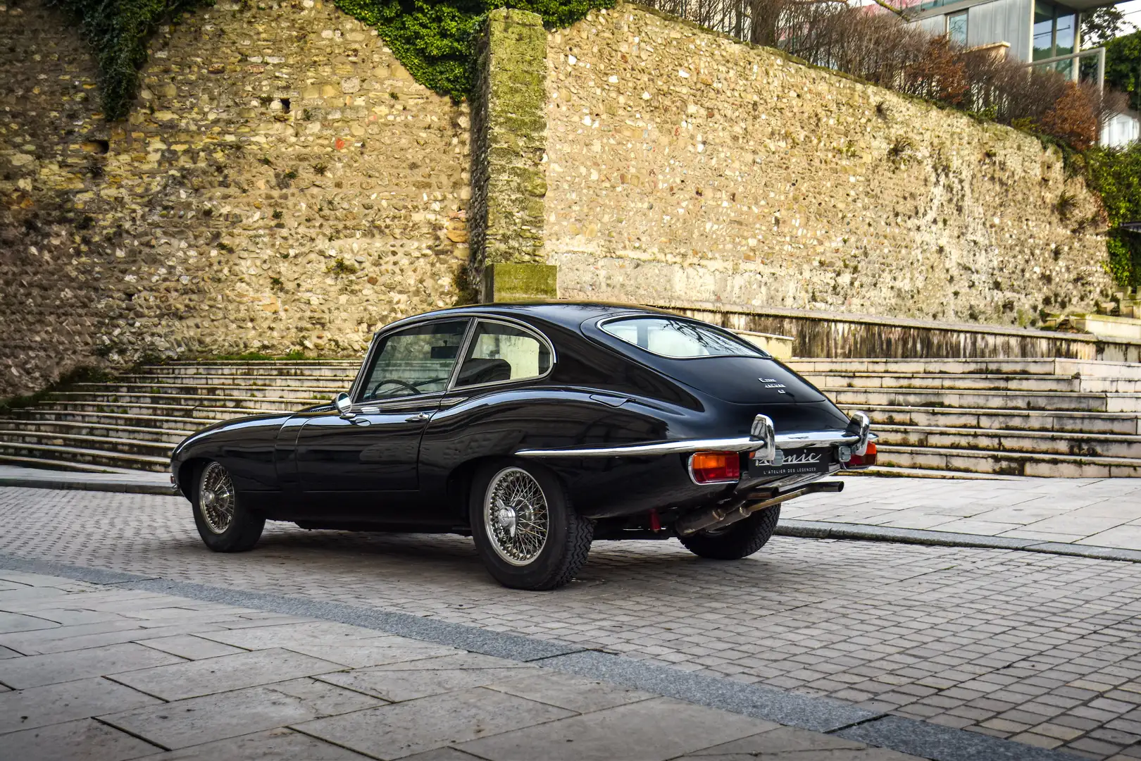 Jaguar E-Type 2+2 Schwarz - 2