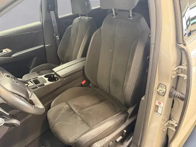 DS Automobiles DS 7 Crossback view 10