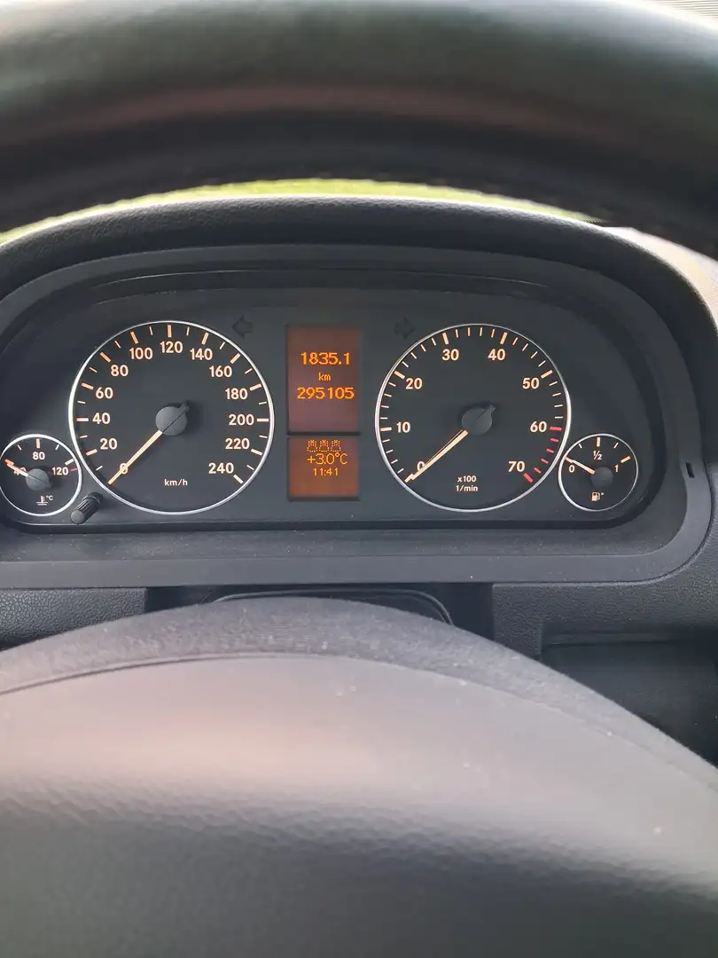 Mercedes-Benz 200 Černá - 2