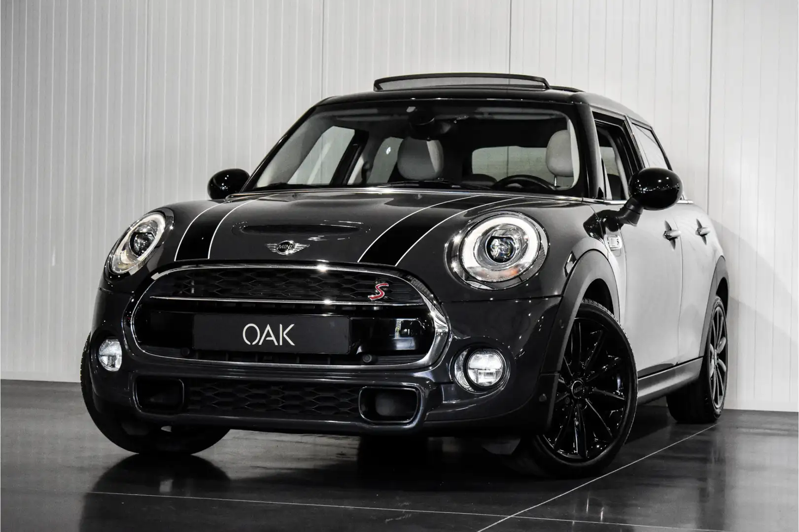 MINI Cooper S Mini 2.0 Chili Aut. | Navigatie | Panorama | Loung Grijs - 1