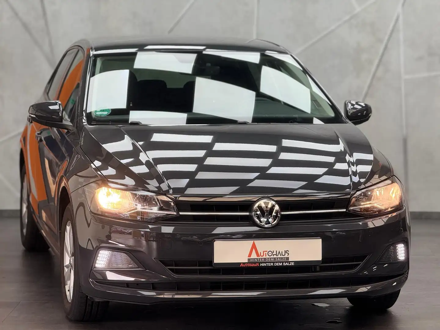 Volkswagen Polo VI Comfortline 1.0 |SHZG|KLIMA|PDC|LM Grau - 2