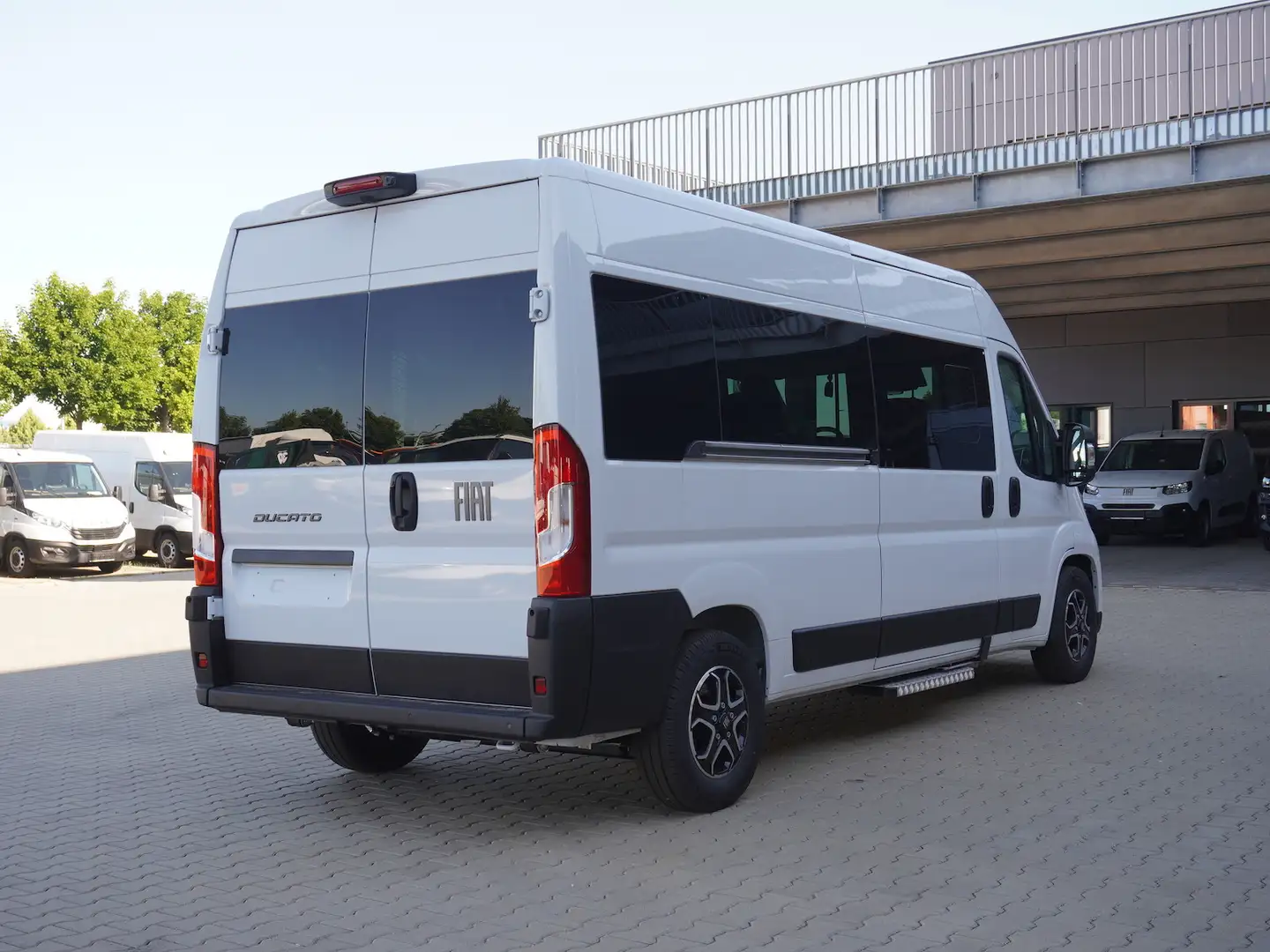 Fiat Ducato Modular L3H2 180/9-Sitzer+Rollstuhllift Weiß - 2