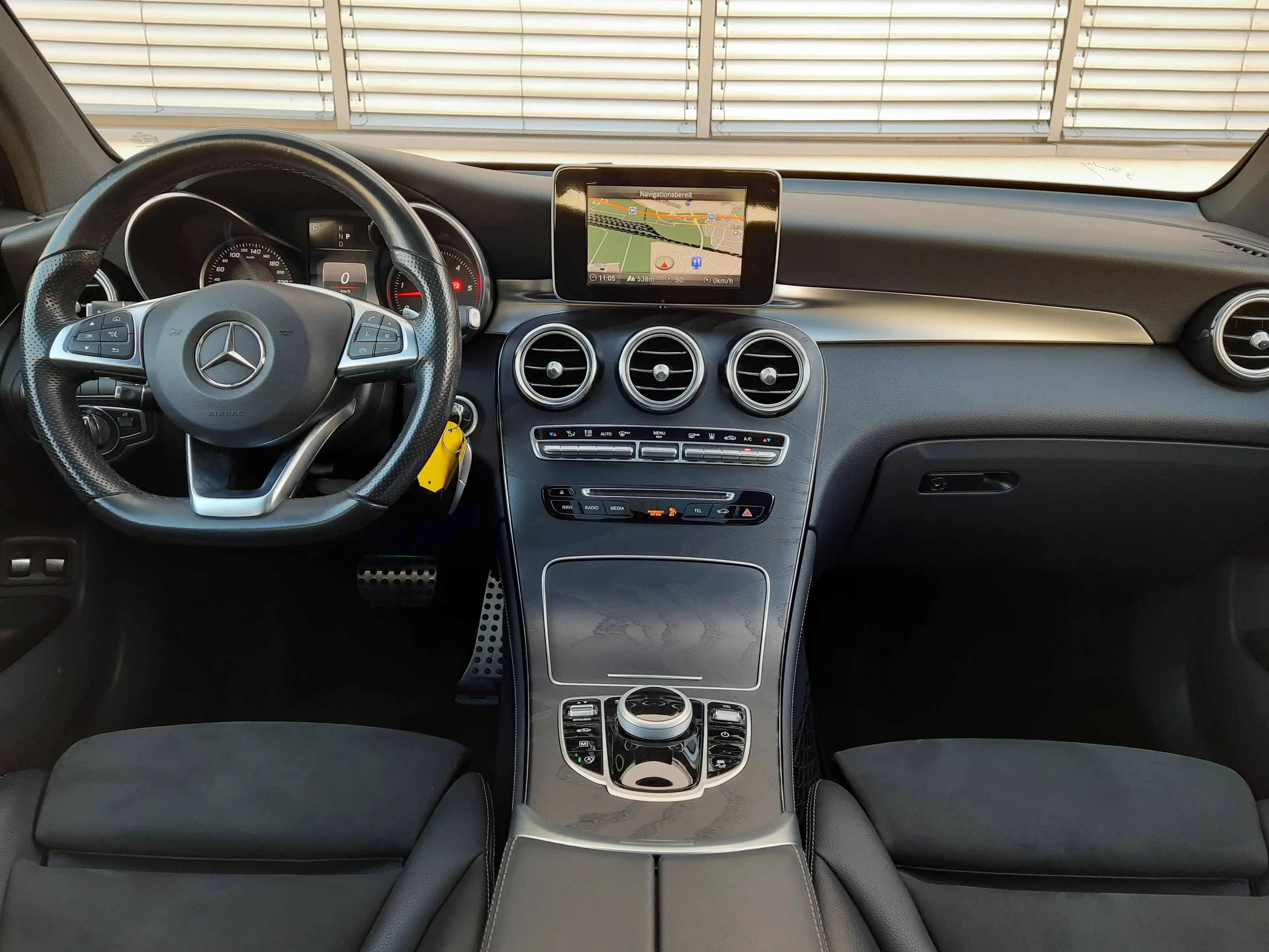 Mercedes-Benz GLC 350 d/4MATIC/AMG-Line/Pano./AHK/Std.H. — photo 15
