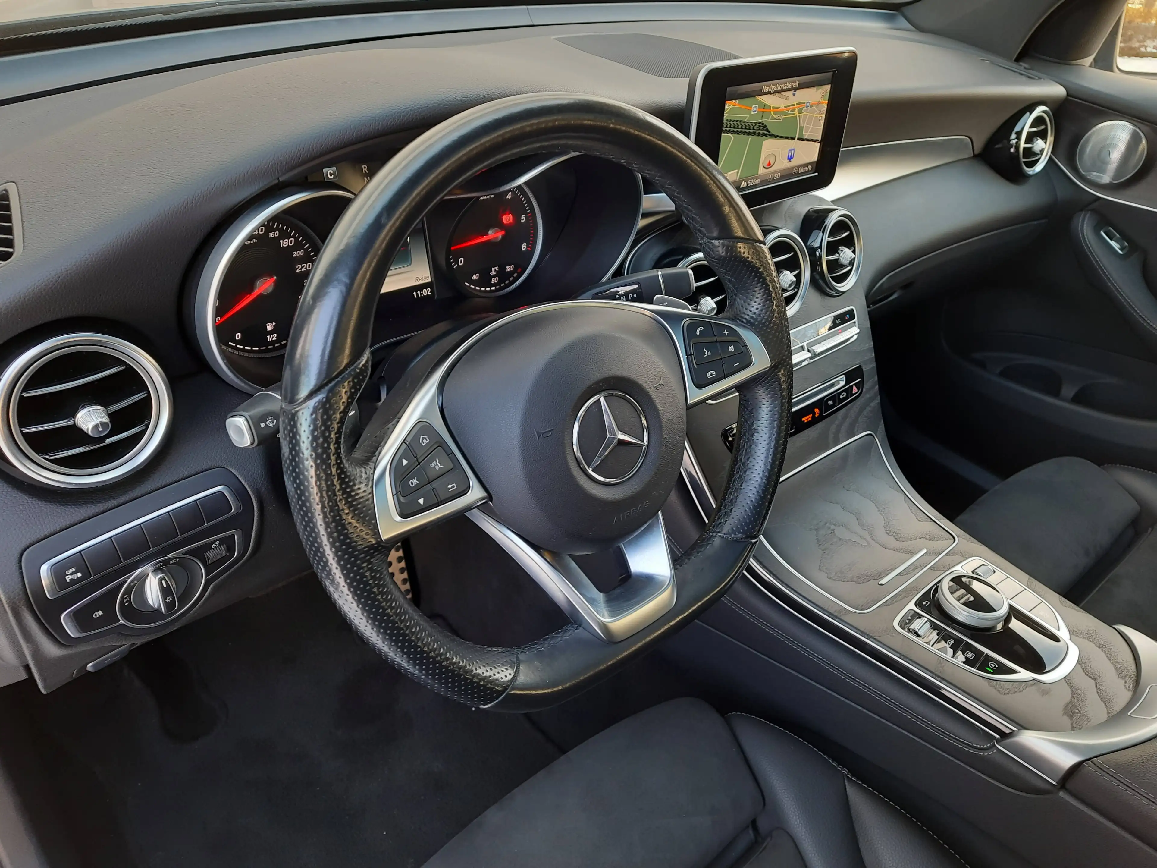 Mercedes-Benz GLC 350 d/4MATIC/AMG-Line/Pano./AHK/Std.H. — photo 13