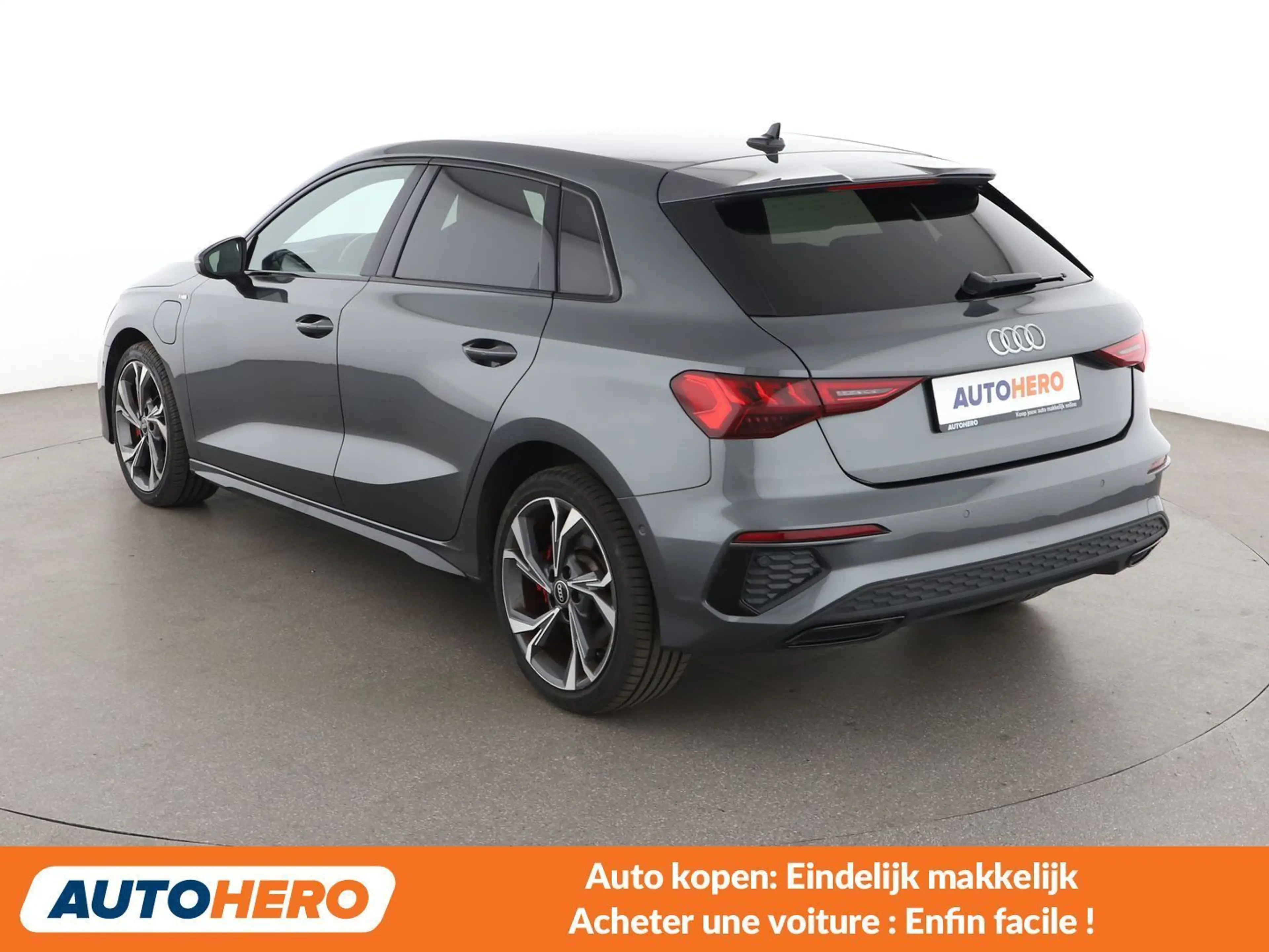Audi A3 45 TFSIe S line — photo 4