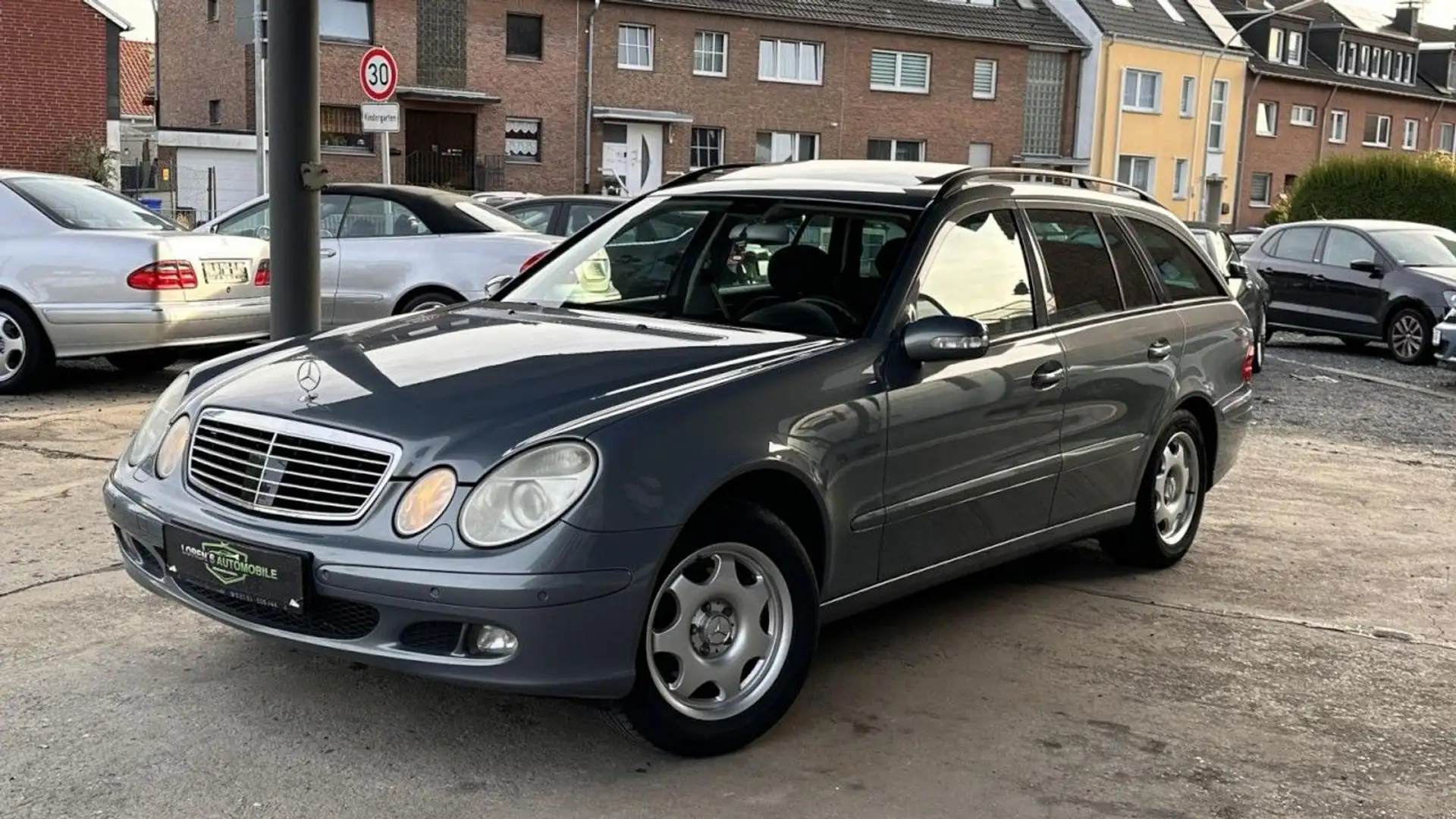 Mercedes-Benz E 220 T*Automatik*ACC*Ahk*Pdc*Navi*Pano*Shg*Tüv- - 1